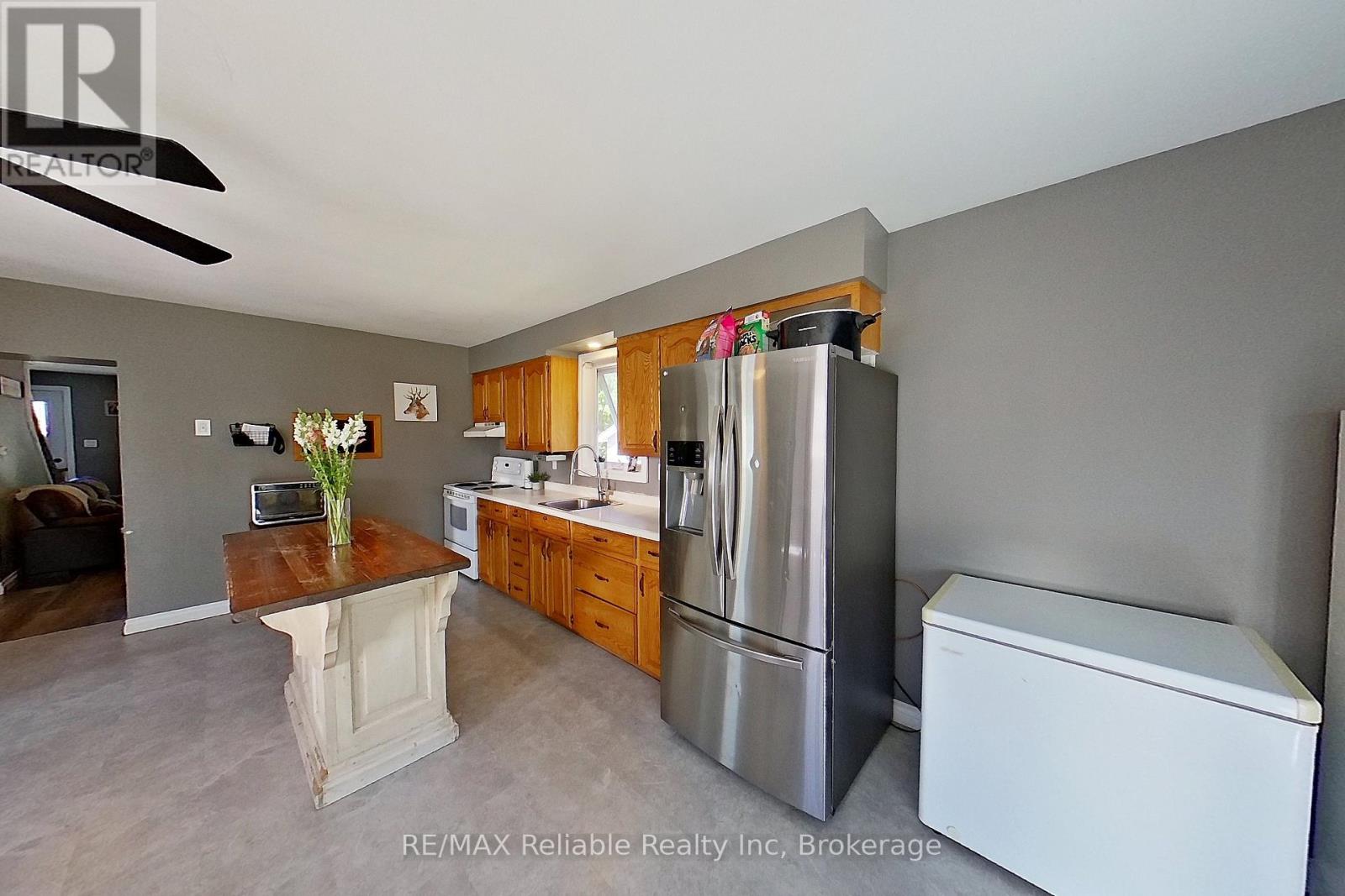 15 Mary Street, Bluewater (Zurich), Ontario  N0M 2T0 - Photo 24 - X12156281