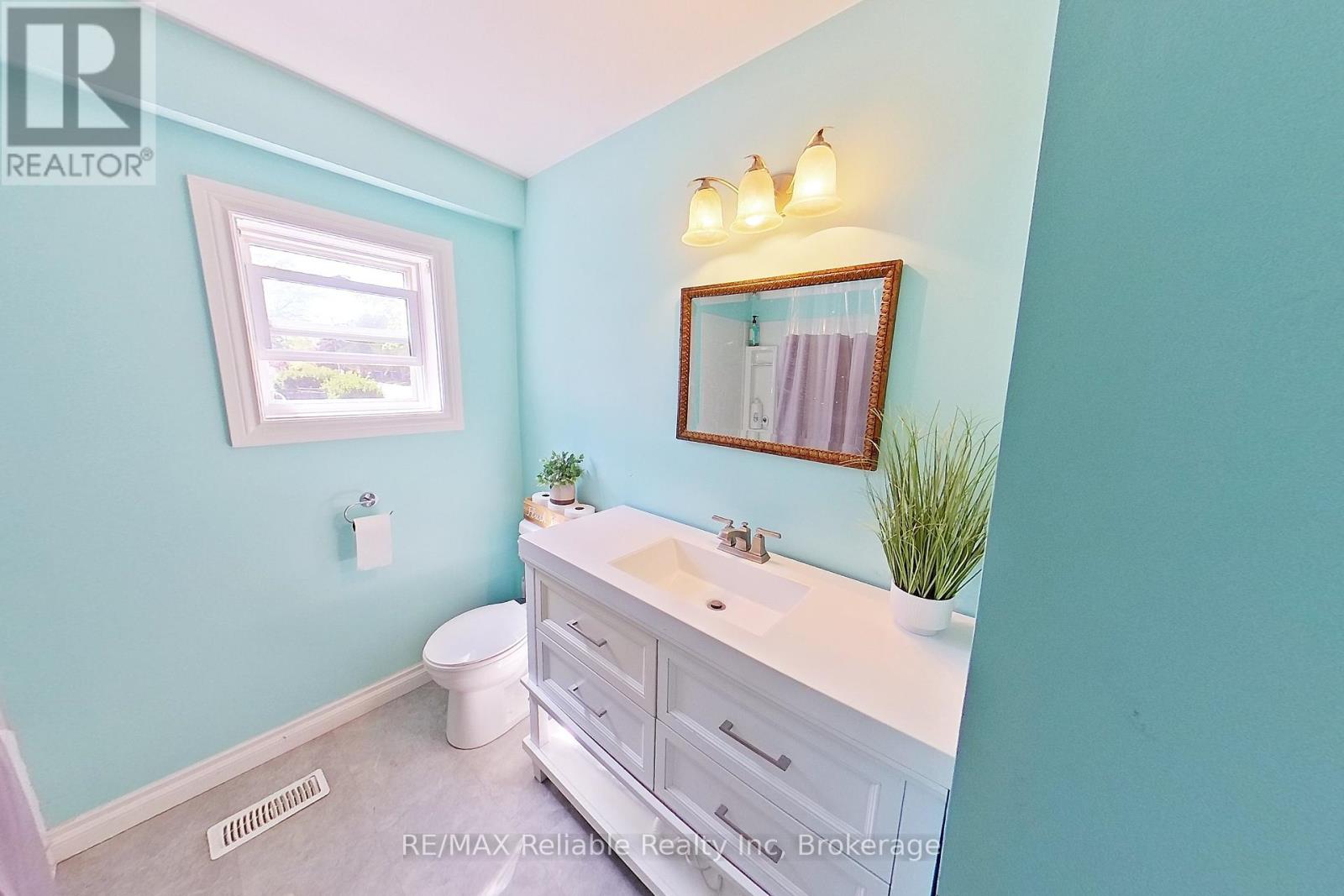 15 Mary Street, Bluewater (Zurich), Ontario  N0M 2T0 - Photo 30 - X12156281