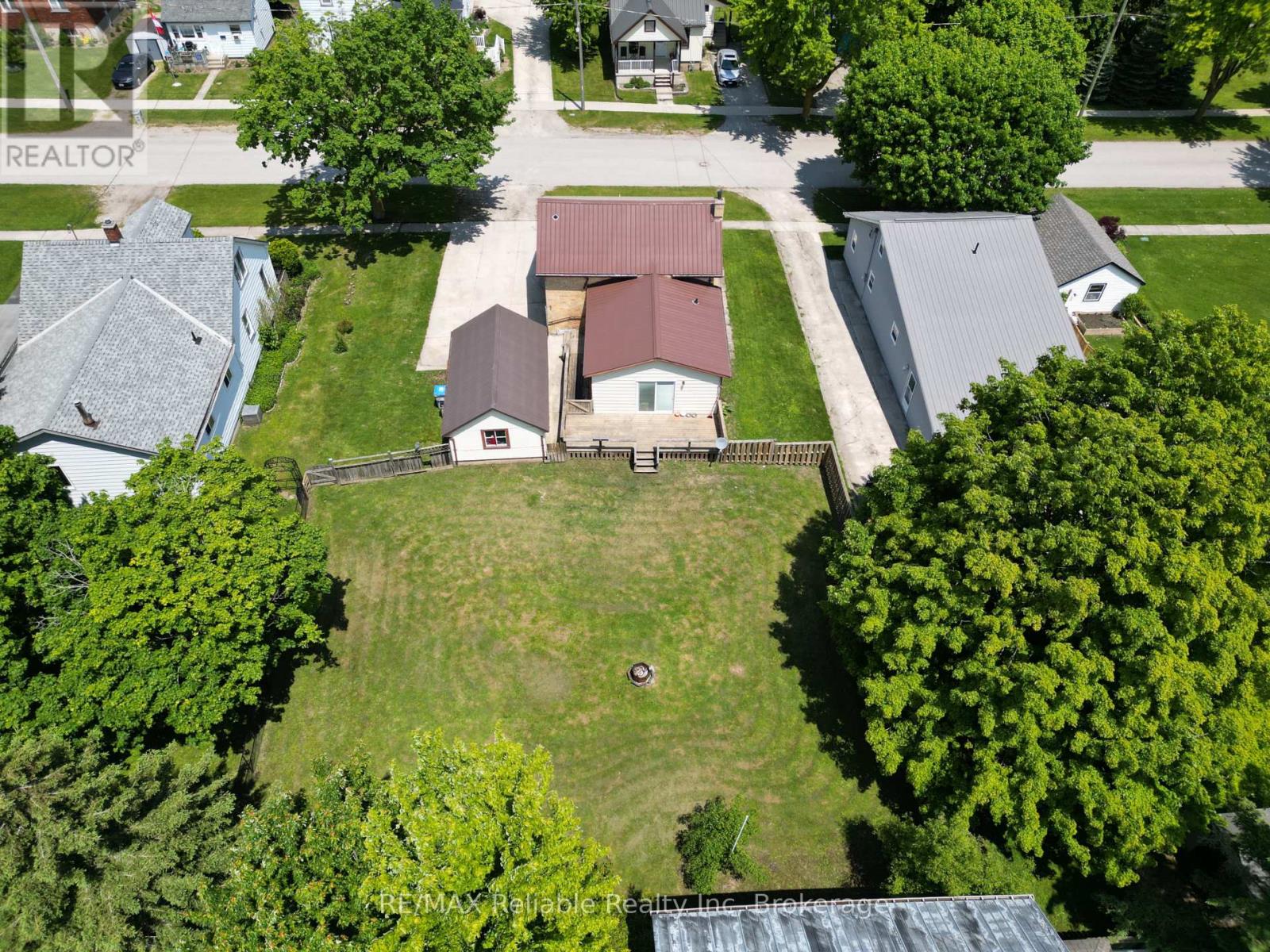 15 Mary Street, Bluewater (Zurich), Ontario  N0M 2T0 - Photo 4 - X12156281