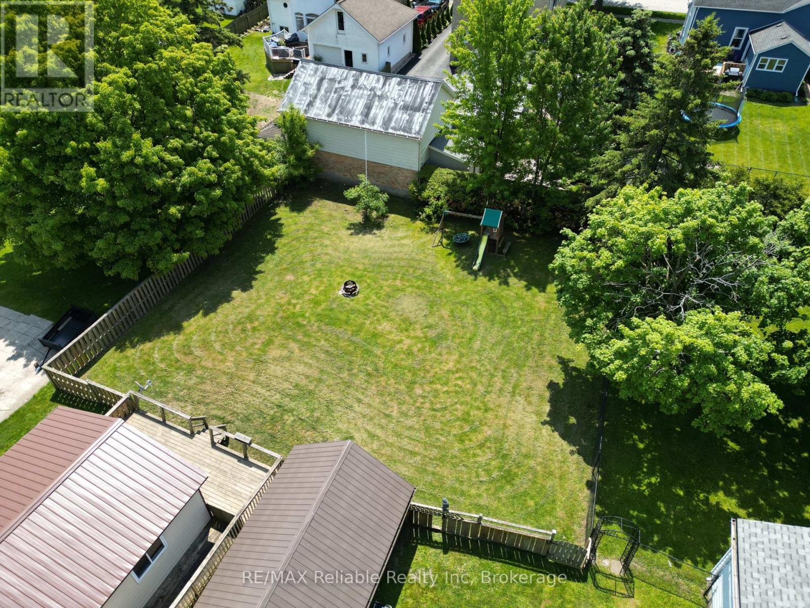 15 Mary Street, Bluewater (Zurich), Ontario  N0M 2T0 - Photo 7 - X12156281