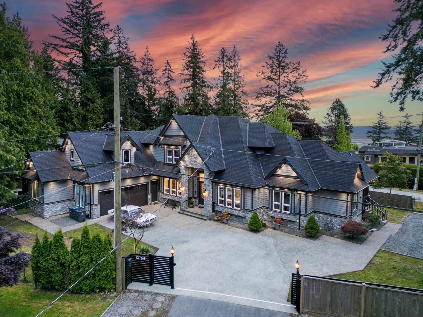 13766 56a Avenue, Surrey, British Columbia  V3X 2X5 - Photo 1 - R3003953