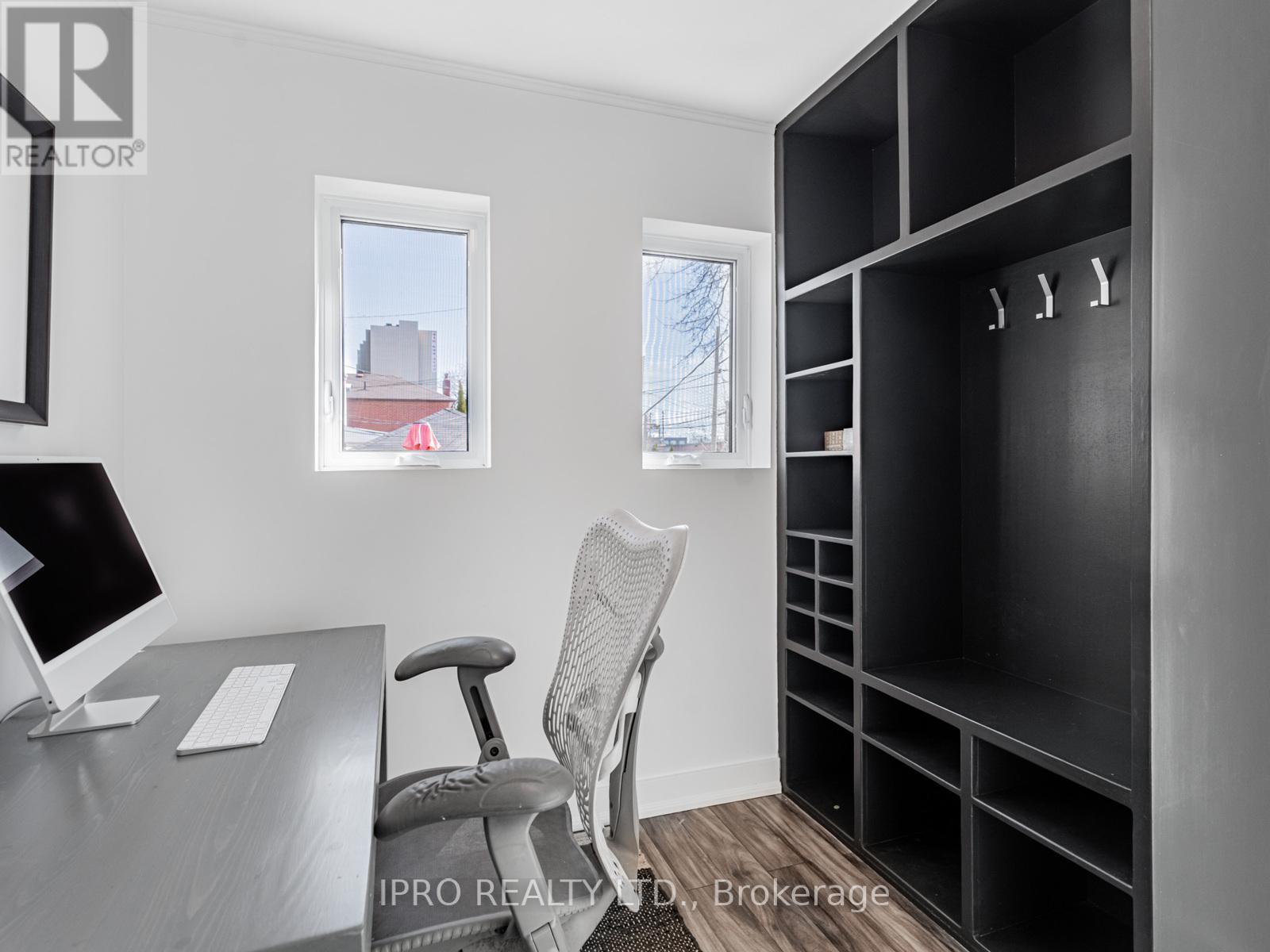 5 Thyra Avenue, Toronto (Crescent Town), Ontario  M4C 5G4 - Photo 14 - E12156252