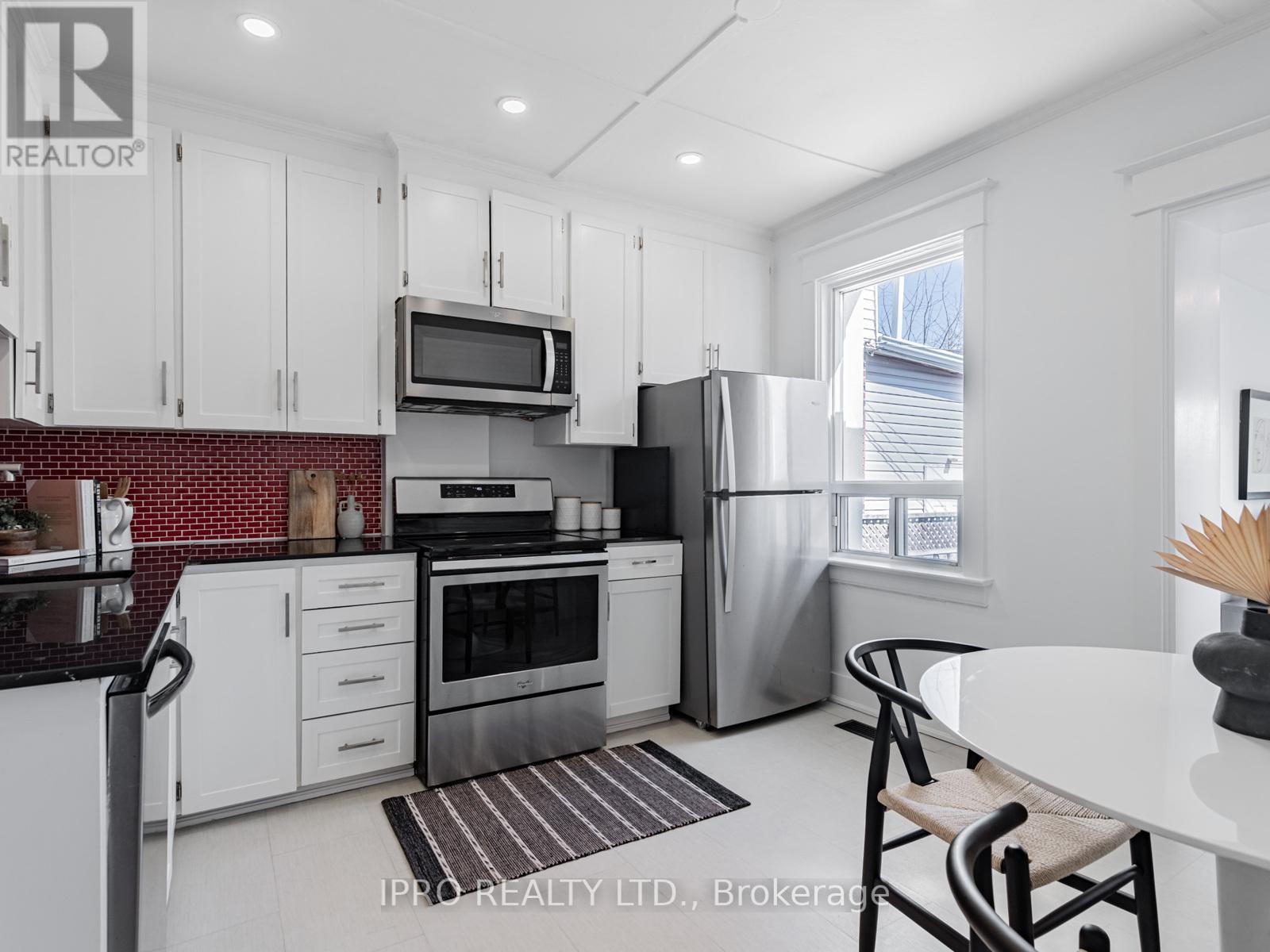 5 Thyra Avenue, Toronto (Crescent Town), Ontario  M4C 5G4 - Photo 9 - E12156252