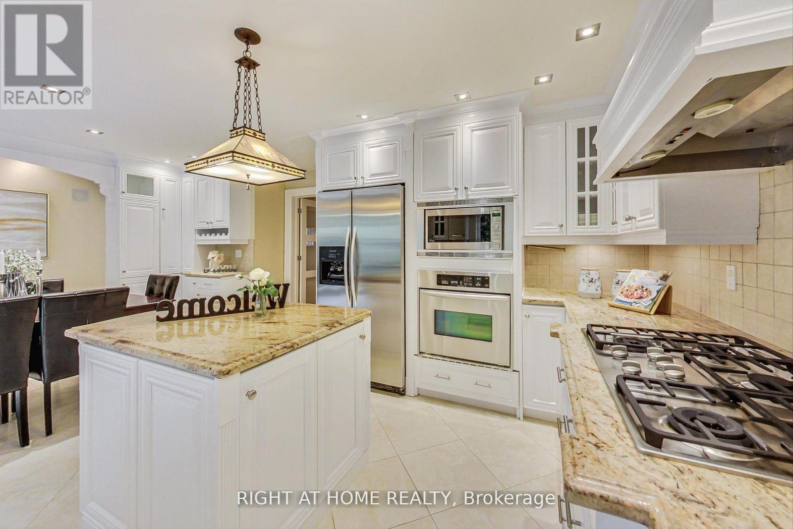 19 Cantex Court, Richmond Hill, Ontario  L4S 1B1 - Photo 6 - N12156301