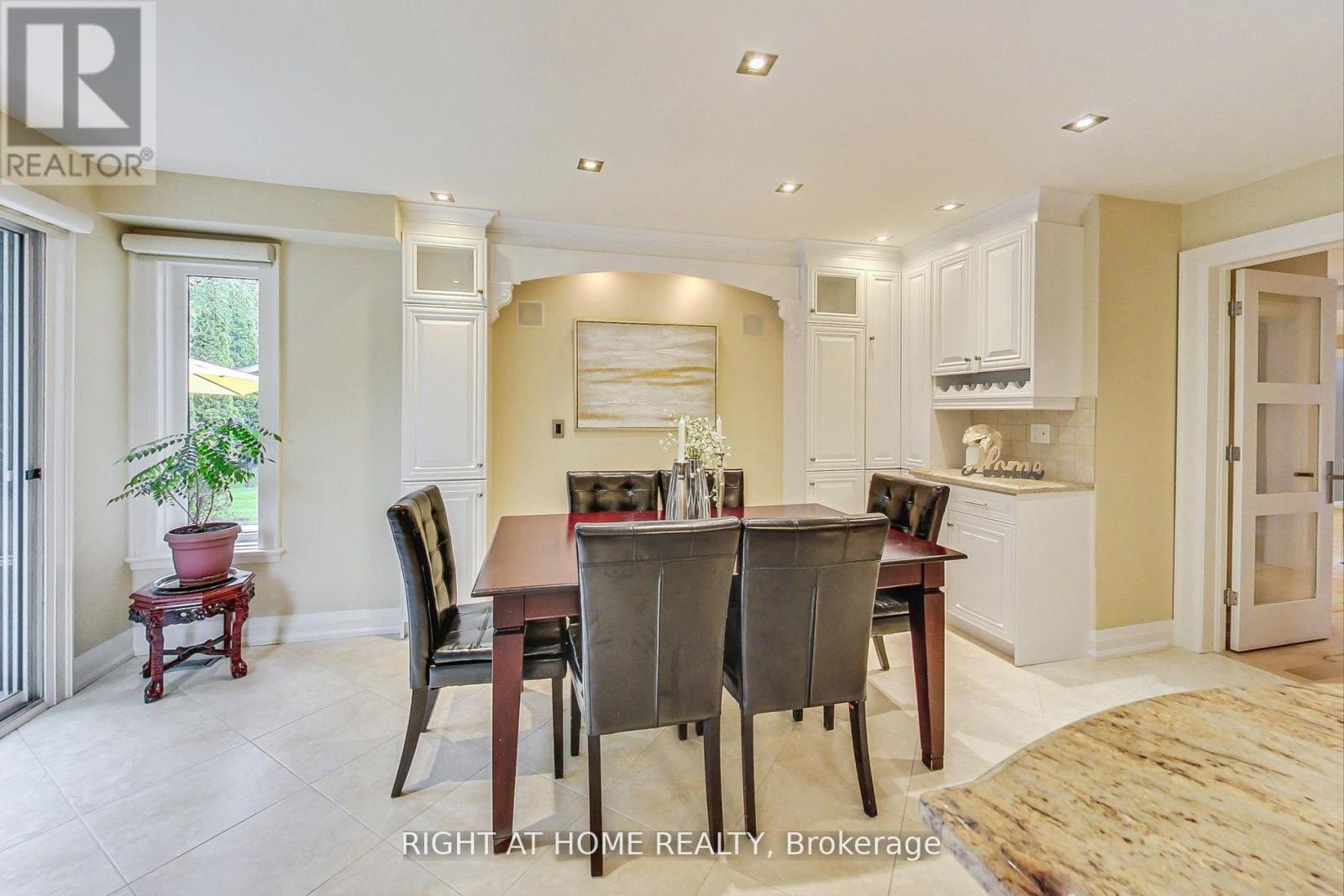 19 Cantex Court, Richmond Hill, Ontario  L4S 1B1 - Photo 7 - N12156301