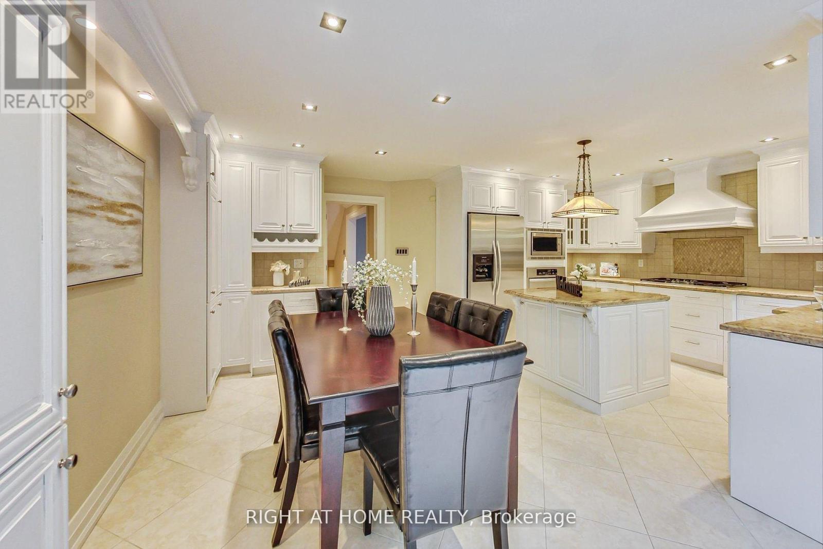 19 Cantex Court, Richmond Hill, Ontario  L4S 1B1 - Photo 8 - N12156301