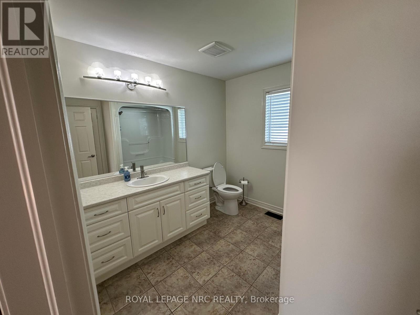3923 Weinbrenner Road, Niagara Falls (Chippawa), Ontario  L2G 7Y1 - Photo 9 - X12148599