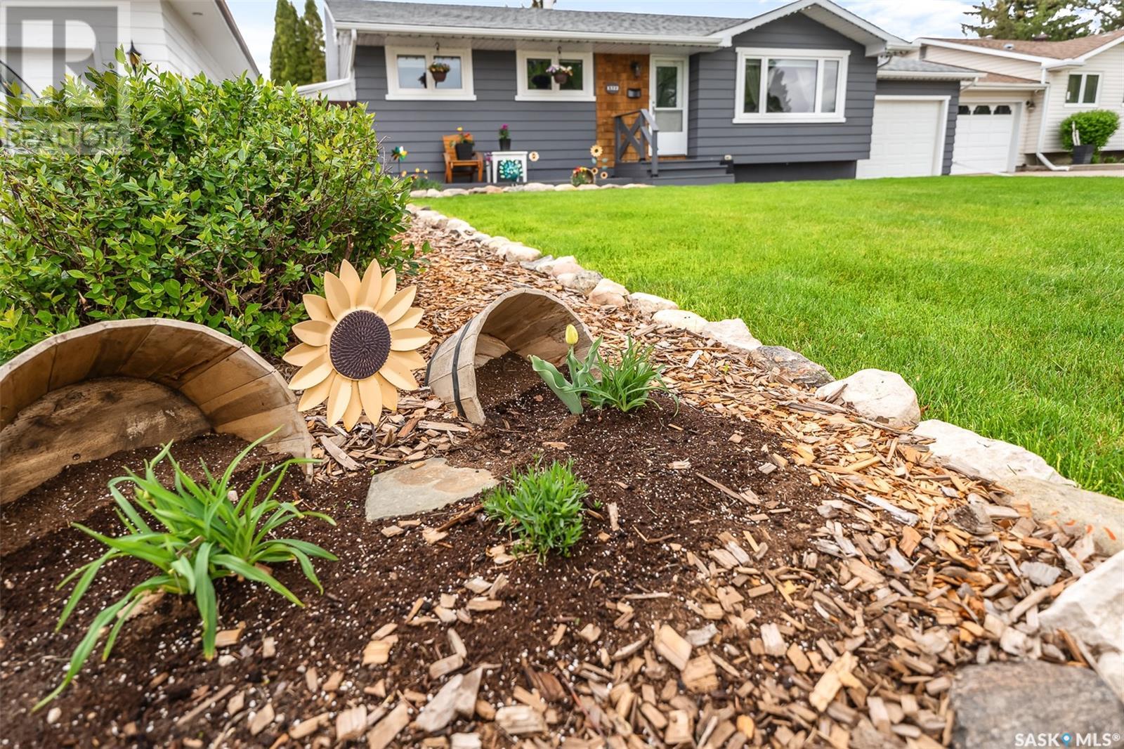 Property at 1322 King CRESCENT image 3