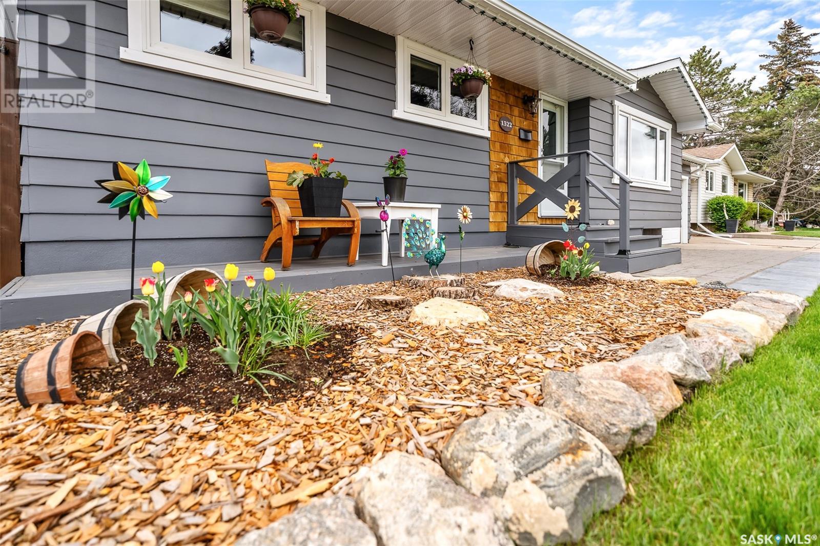 Property at 1322 King CRESCENT image 4