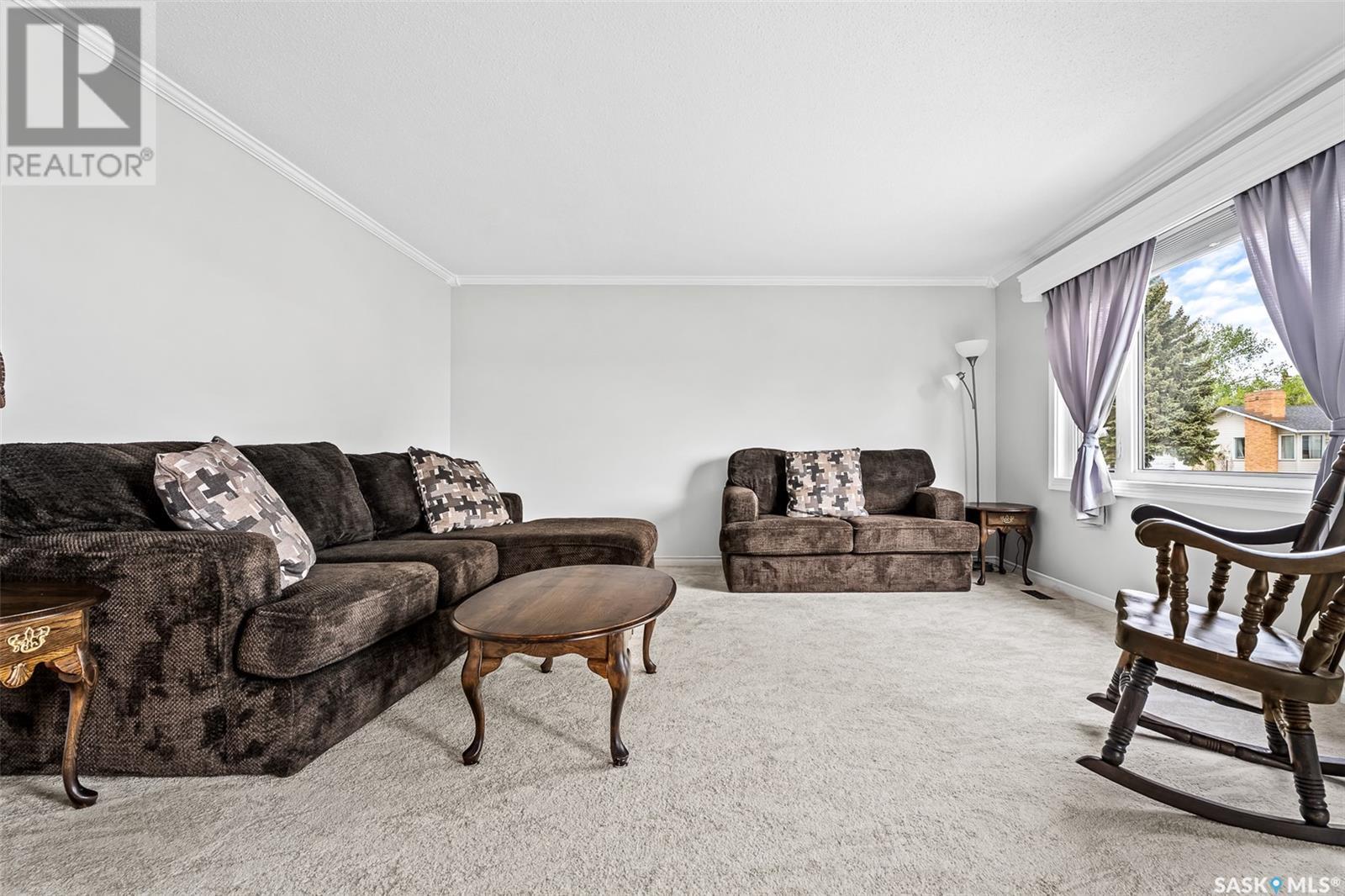 Property at 1322 King CRESCENT image 5