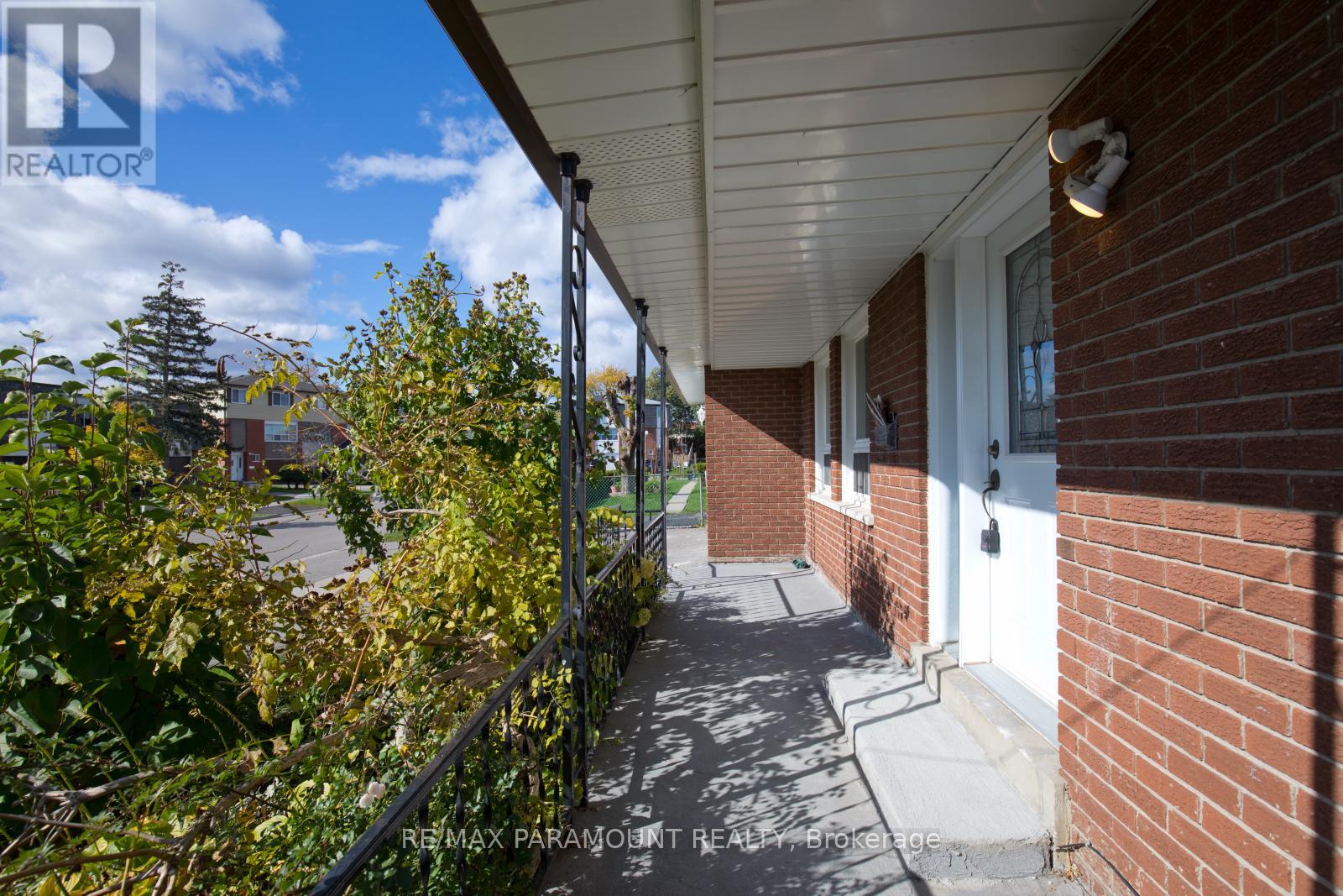 Upper - 19 Horne Drive, Brampton, Ontario  L6V 2V1 - Photo 4 - W12156253