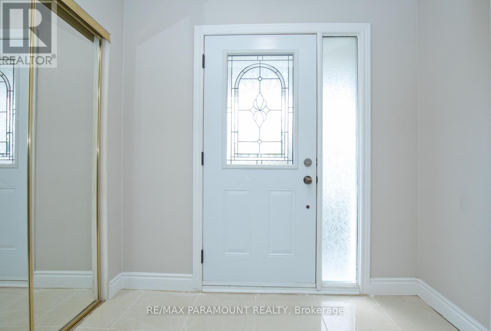 Upper - 19 Horne Drive, Brampton, Ontario  L6V 2V1 - Photo 5 - W12156253