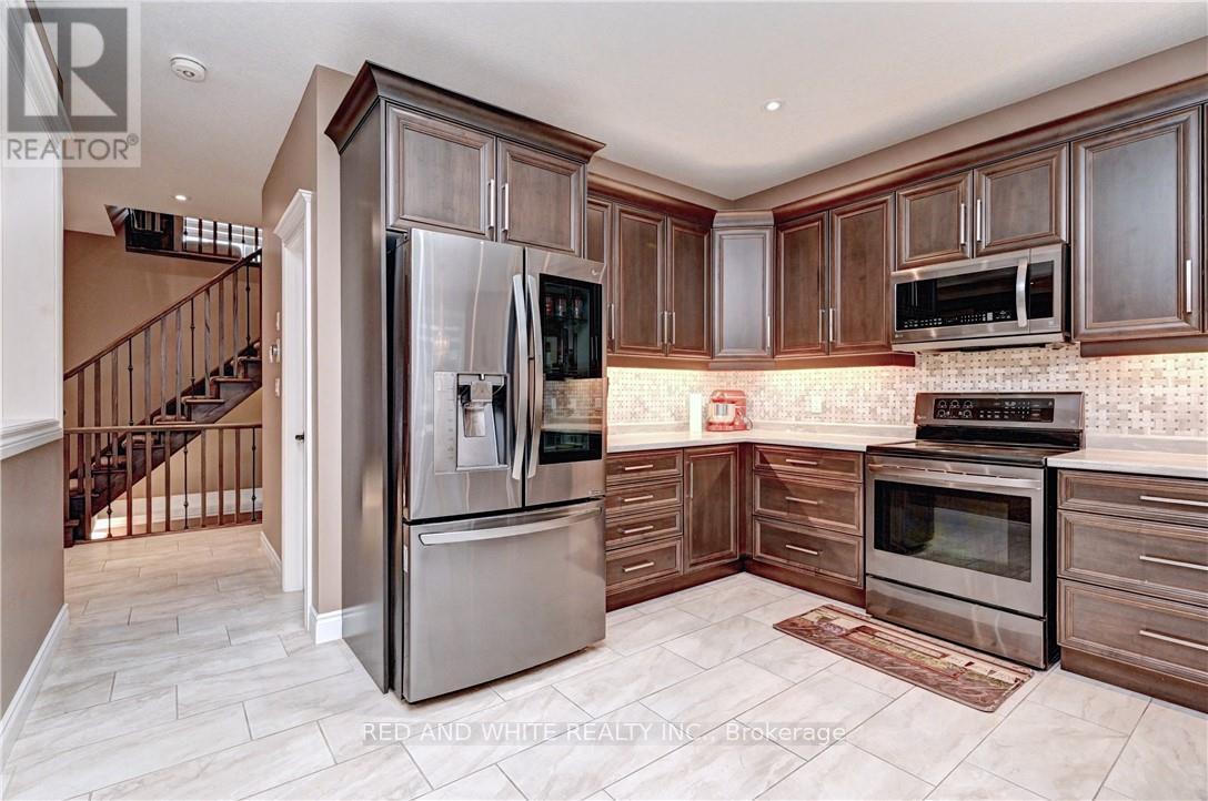 220 Ladyslipper Drive, Waterloo, Ontario  N2V 0E2 - Photo 10 - X12156274