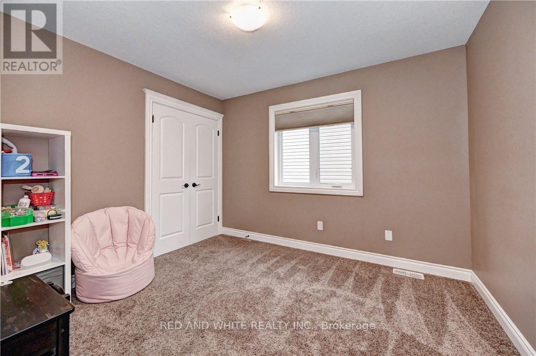 220 Ladyslipper Drive, Waterloo, Ontario  N2V 0E2 - Photo 31 - X12156274