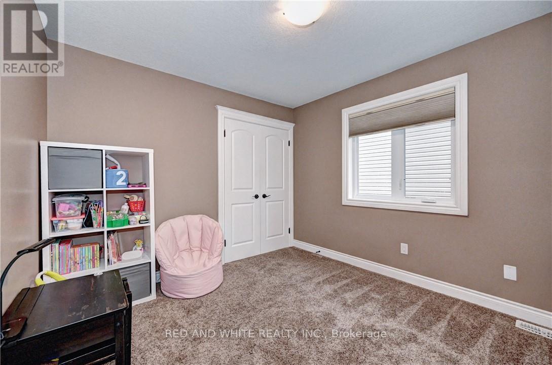 220 Ladyslipper Drive, Waterloo, Ontario  N2V 0E2 - Photo 32 - X12156274
