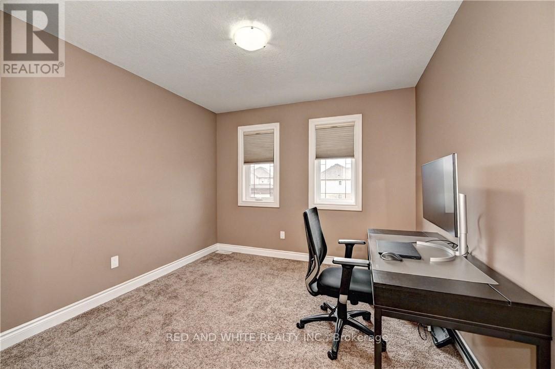 220 Ladyslipper Drive, Waterloo, Ontario  N2V 0E2 - Photo 33 - X12156274