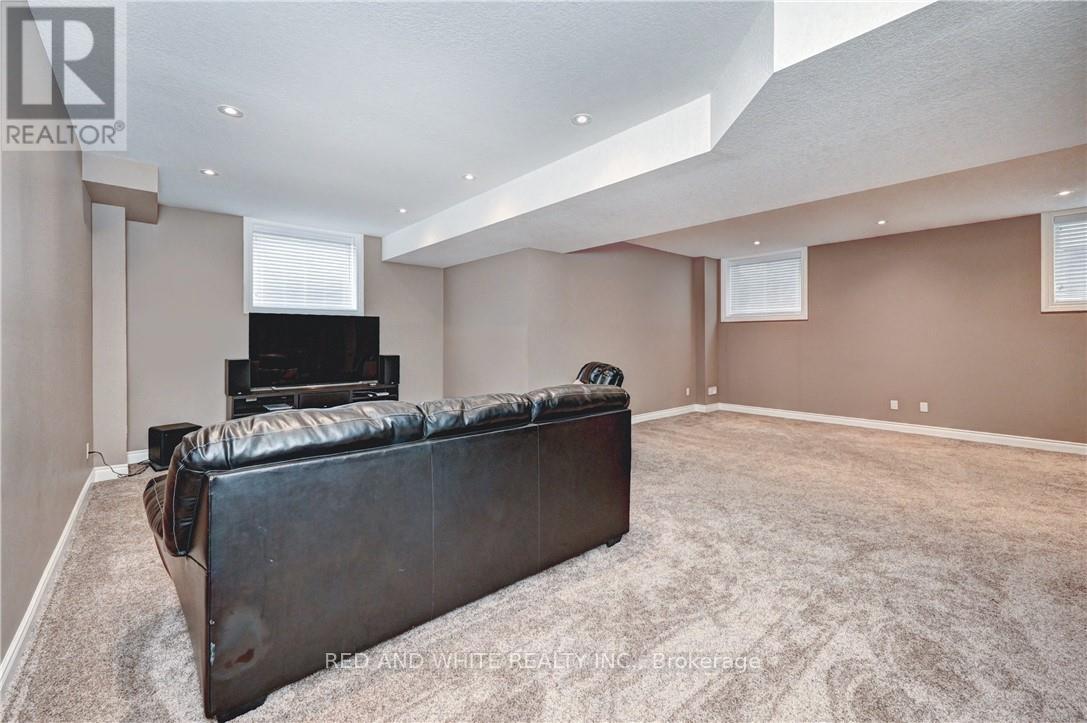 220 Ladyslipper Drive, Waterloo, Ontario  N2V 0E2 - Photo 40 - X12156274