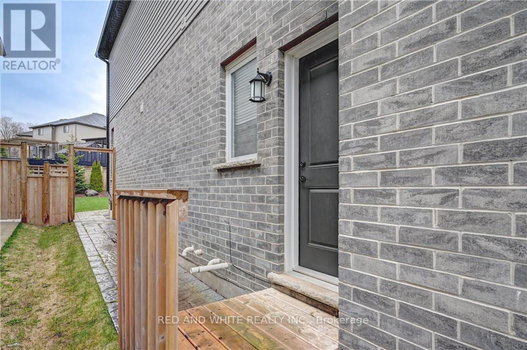 220 Ladyslipper Drive, Waterloo, Ontario  N2V 0E2 - Photo 42 - X12156274