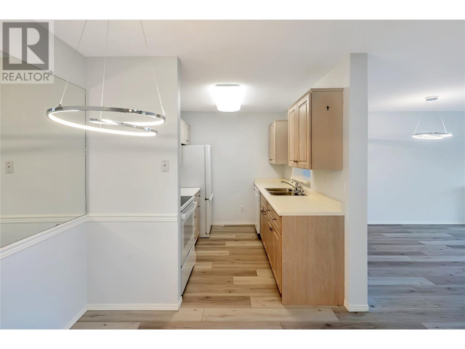 1329 Klo Road Unit# 403, Kelowna, British Columbia  V1W 3N9 - Photo 3 - 10347349