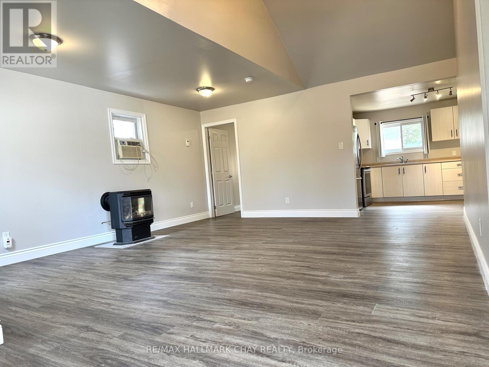 Property at 982 ROBINSON STREET image 2