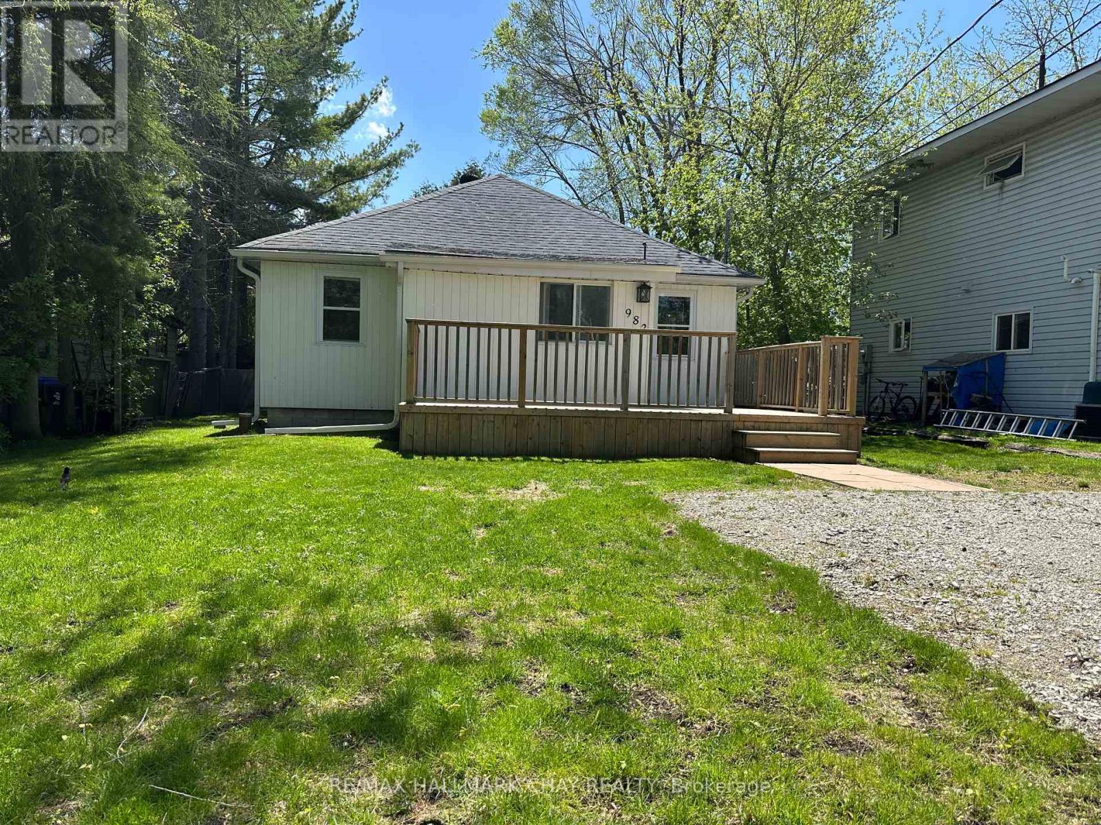 Property at 982 ROBINSON STREET image 1