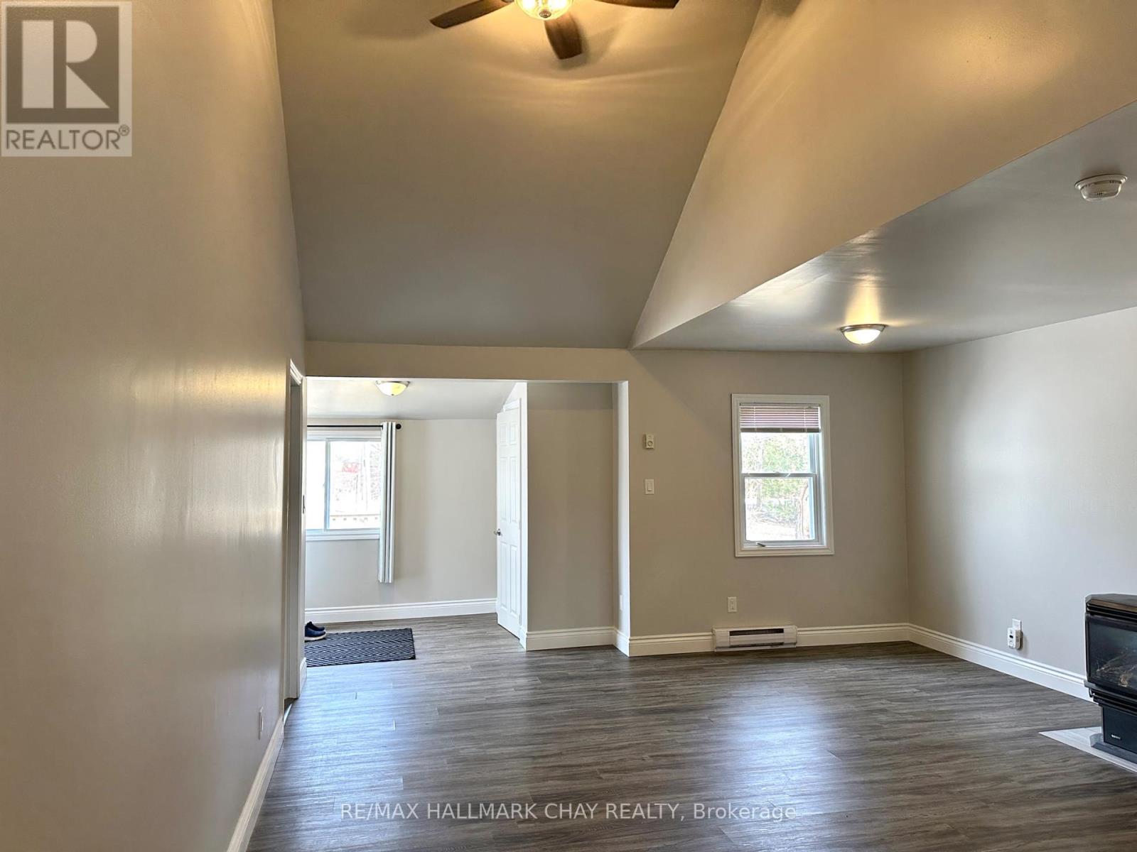 Property at 982 ROBINSON STREET image 4