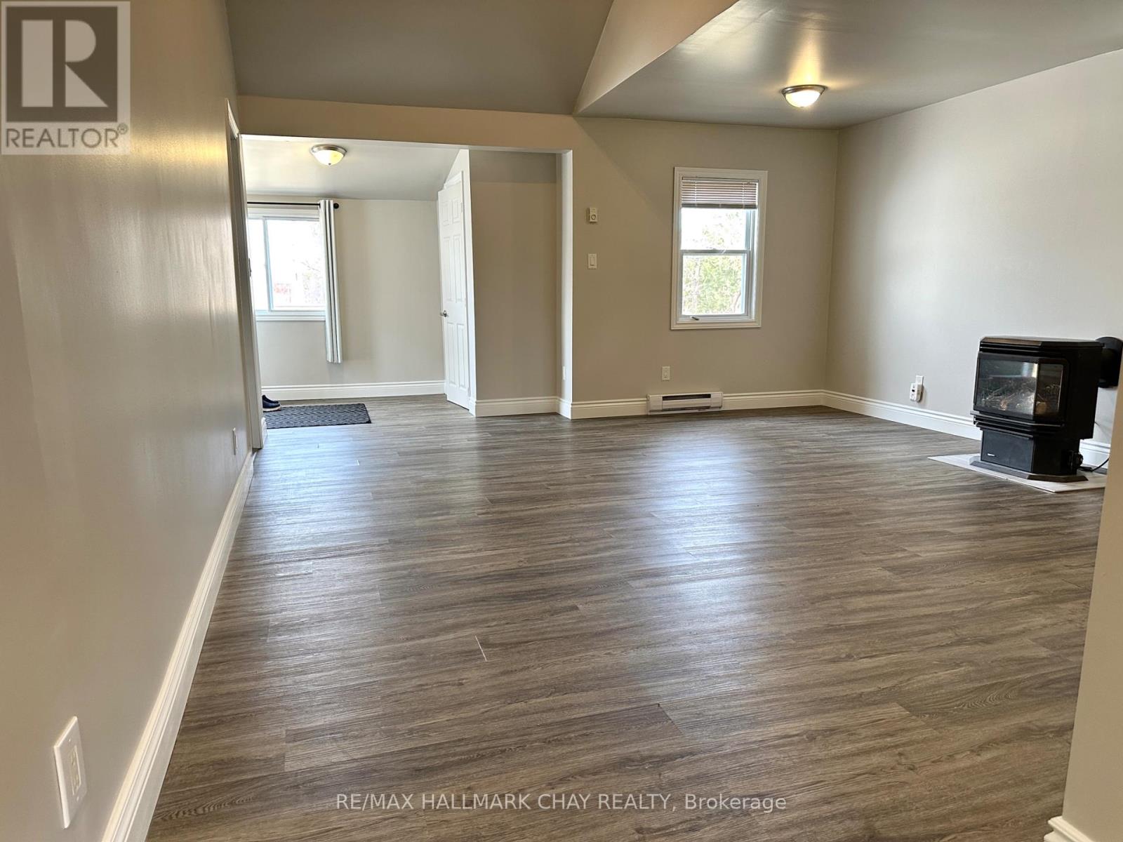 Property at 982 ROBINSON STREET image 3