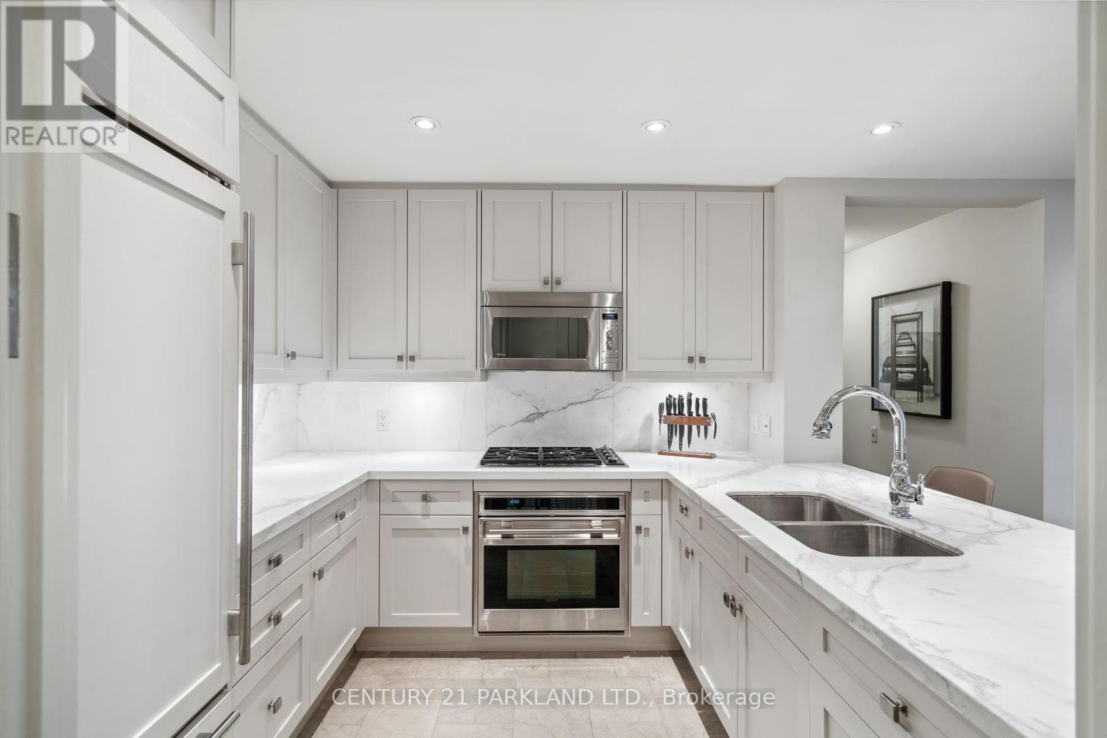 409 - 155 St Clair Avenue W, Toronto (Casa Loma), Ontario  M4V 0A1 - Photo 14 - C12156321