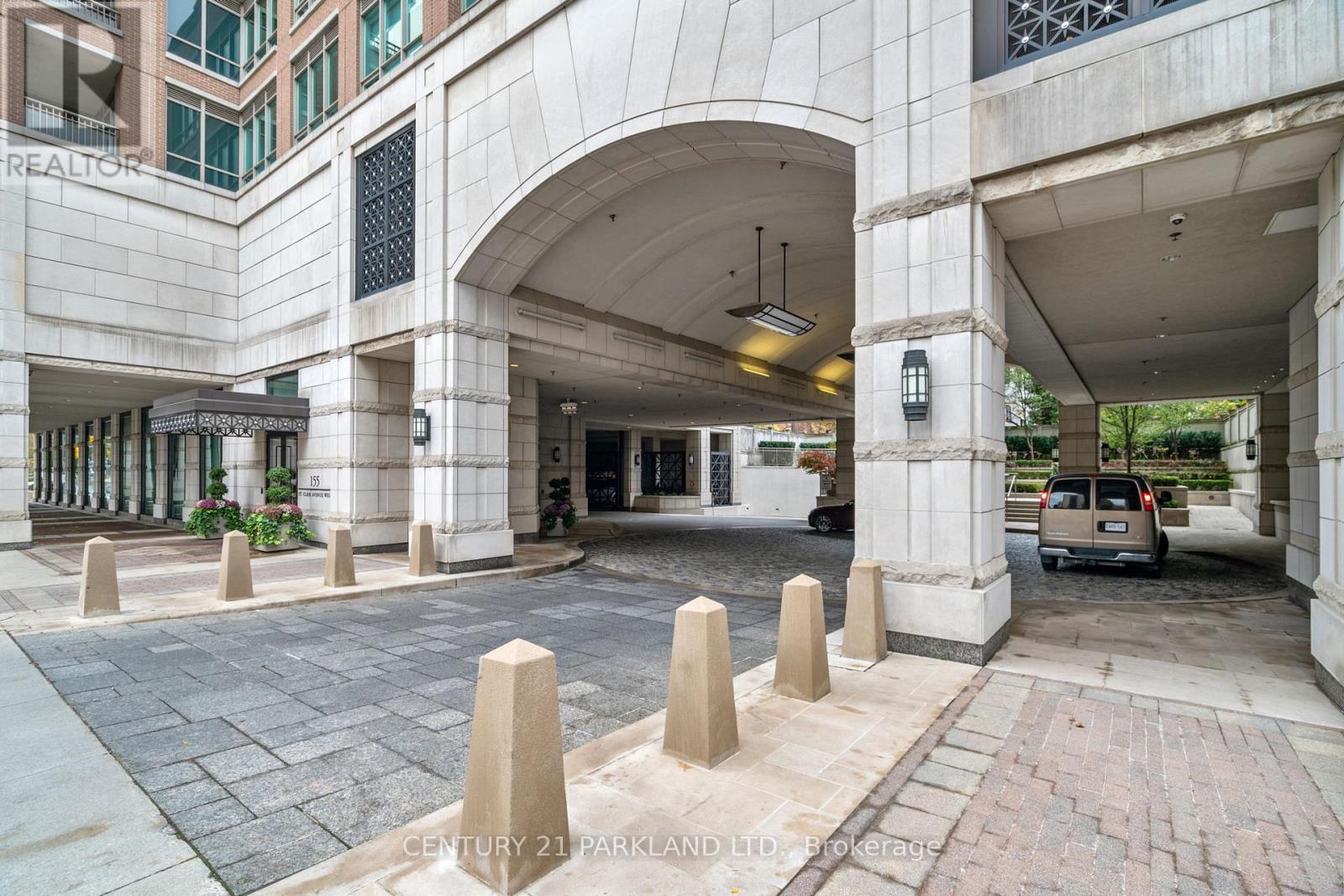 Property at 409 - 155 ST CLAIR AVENUE W image 2