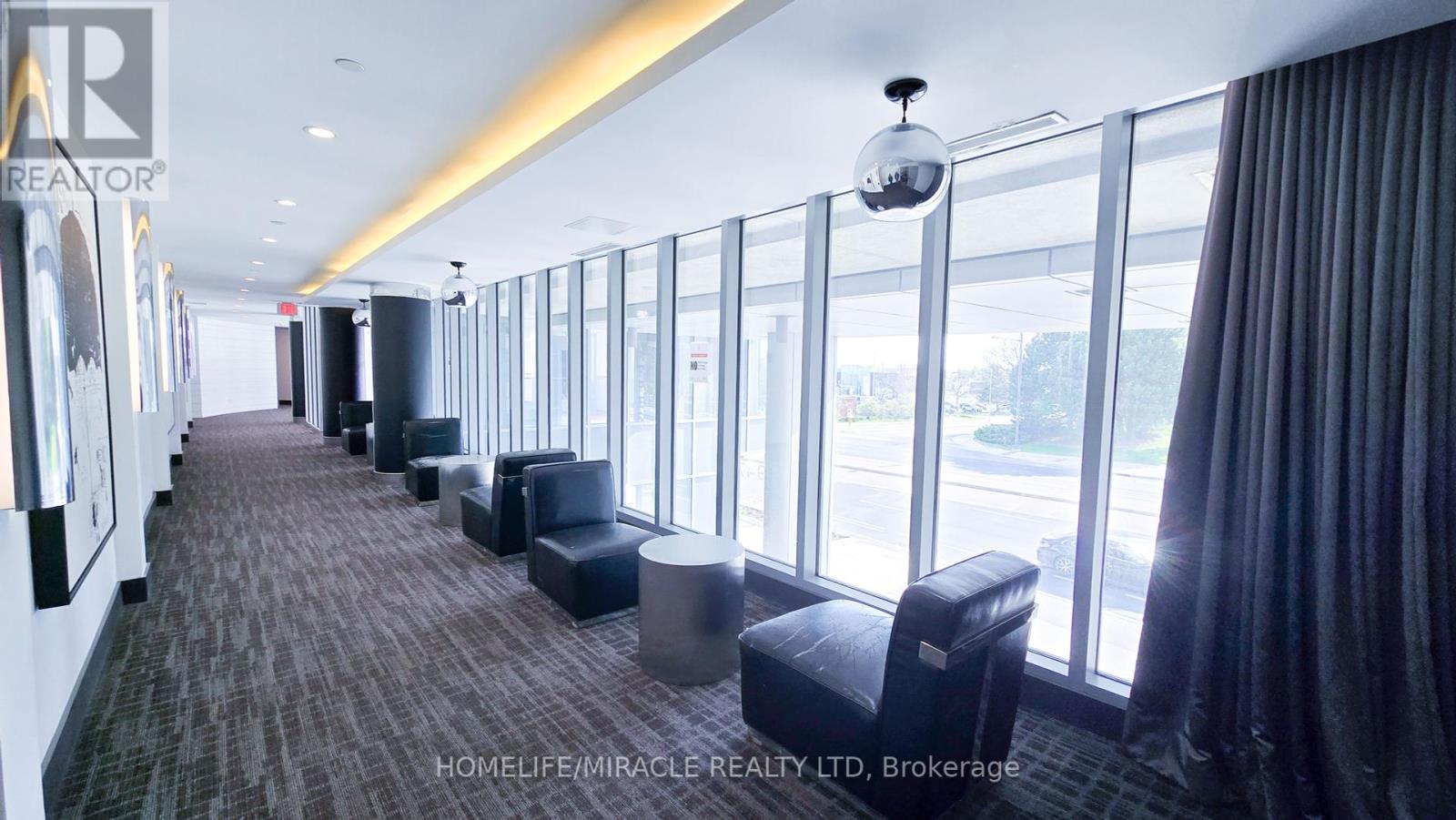 804 - 9471 Yonge Street, Richmond Hill, Ontario  L4C 0Z5 - Photo 10 - N12156326