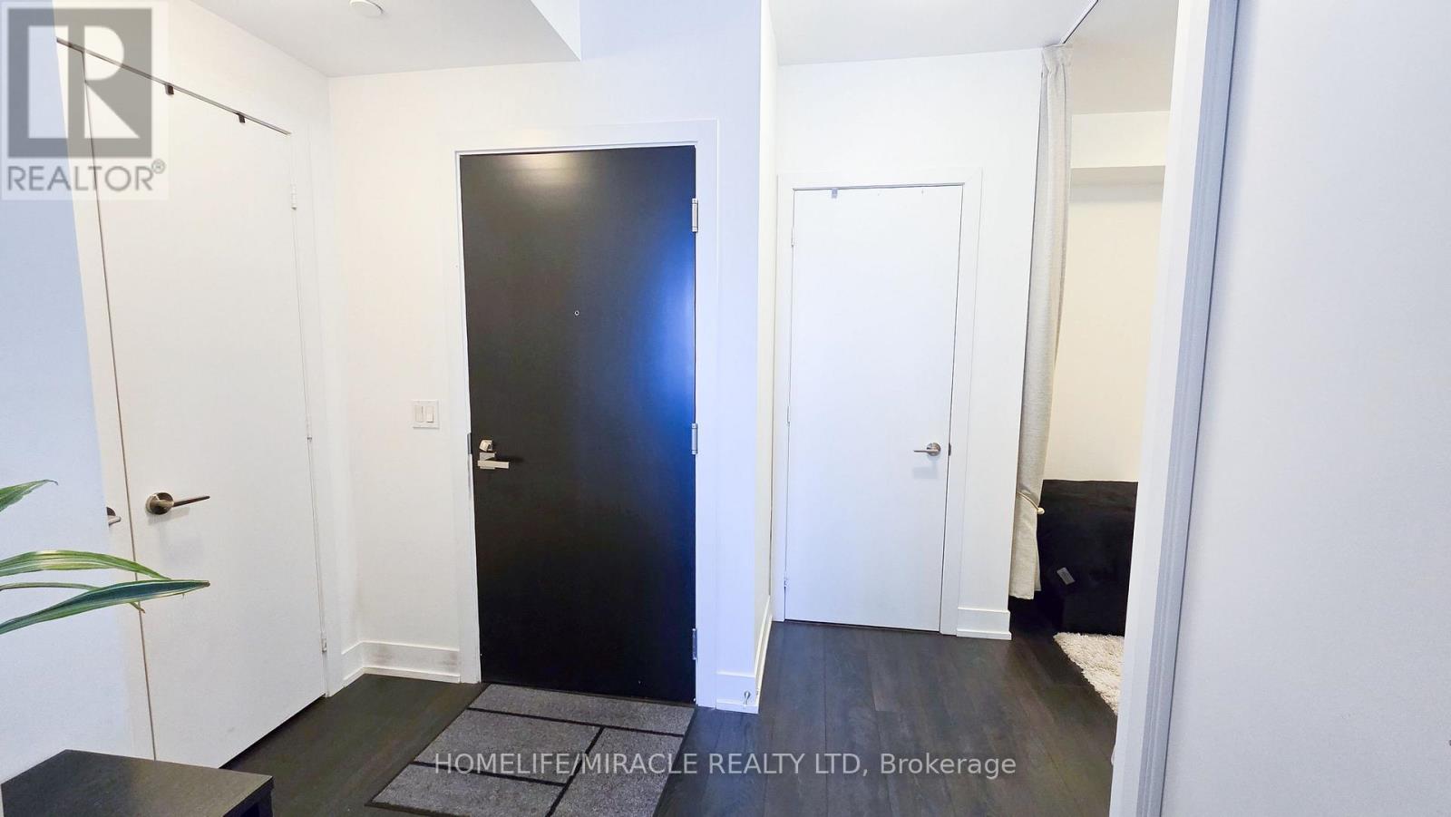 804 - 9471 Yonge Street, Richmond Hill, Ontario  L4C 0Z5 - Photo 12 - N12156326