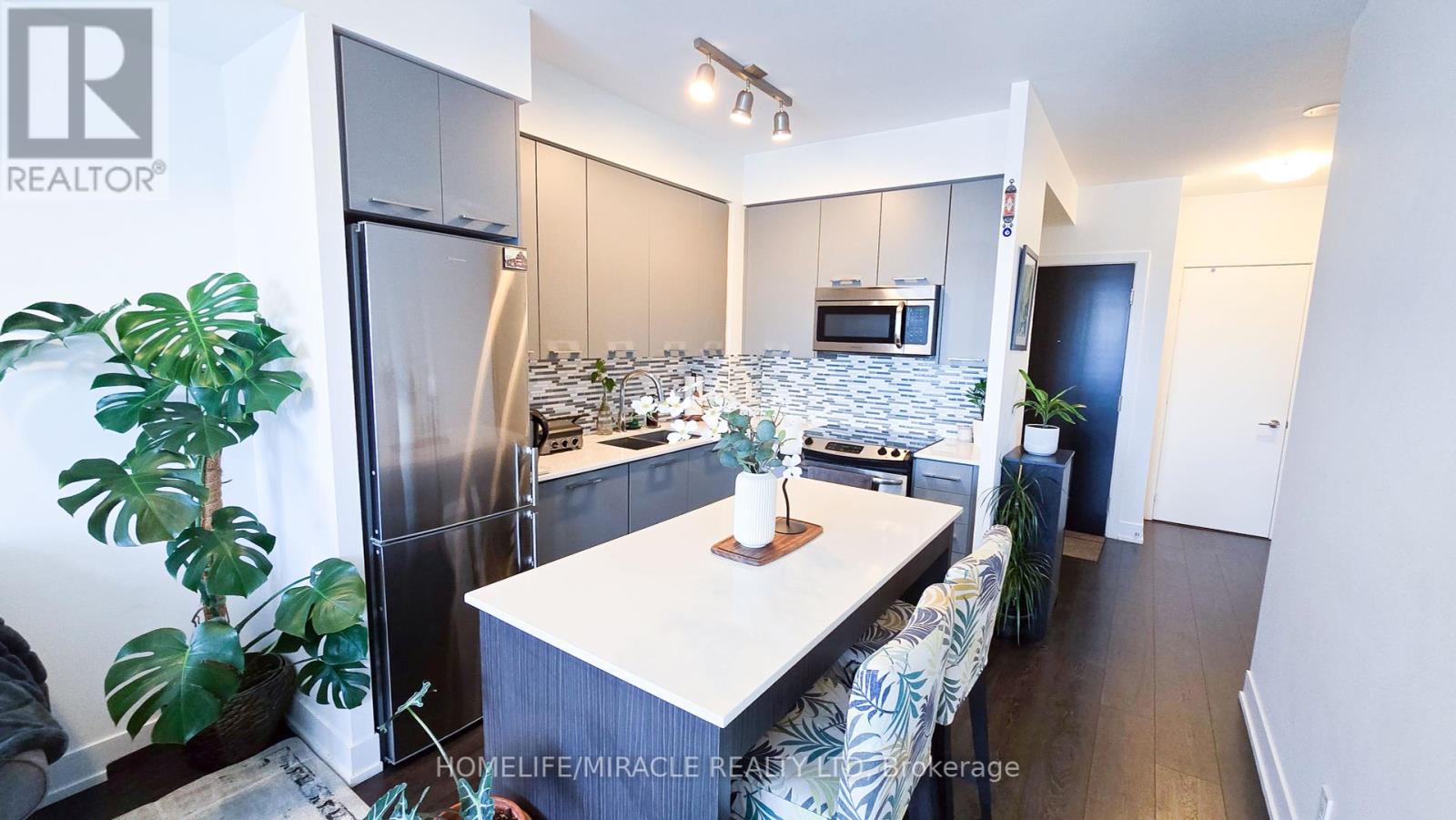 804 - 9471 Yonge Street, Richmond Hill, Ontario  L4C 0Z5 - Photo 13 - N12156326