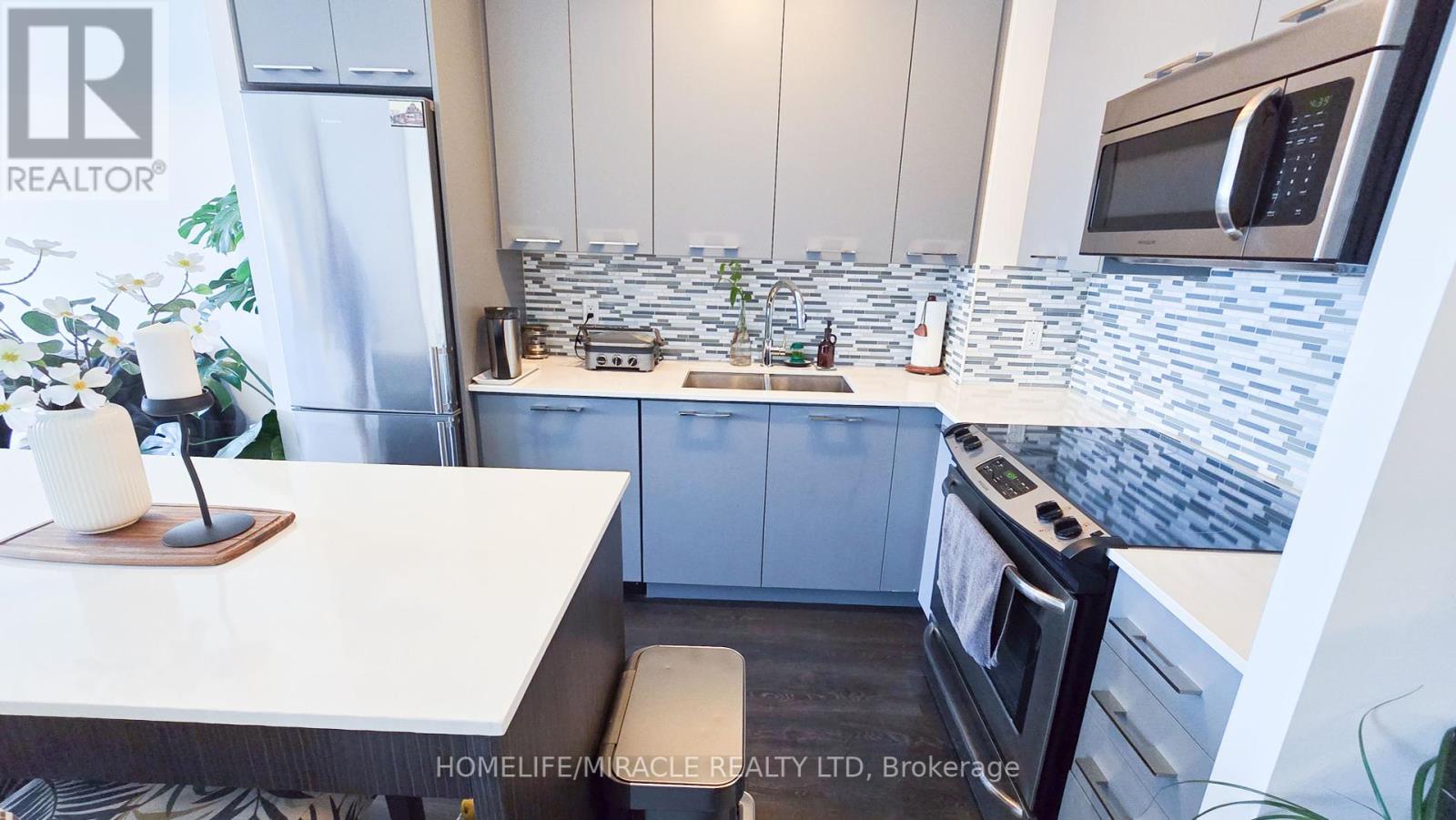 804 - 9471 Yonge Street, Richmond Hill, Ontario  L4C 0Z5 - Photo 14 - N12156326