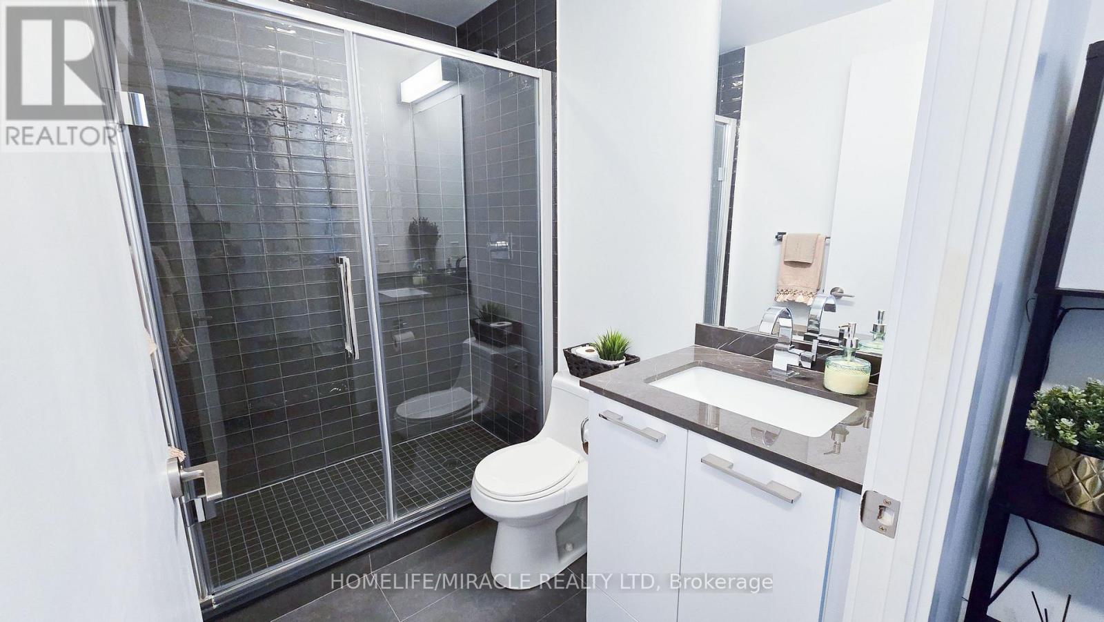 804 - 9471 Yonge Street, Richmond Hill, Ontario  L4C 0Z5 - Photo 23 - N12156326