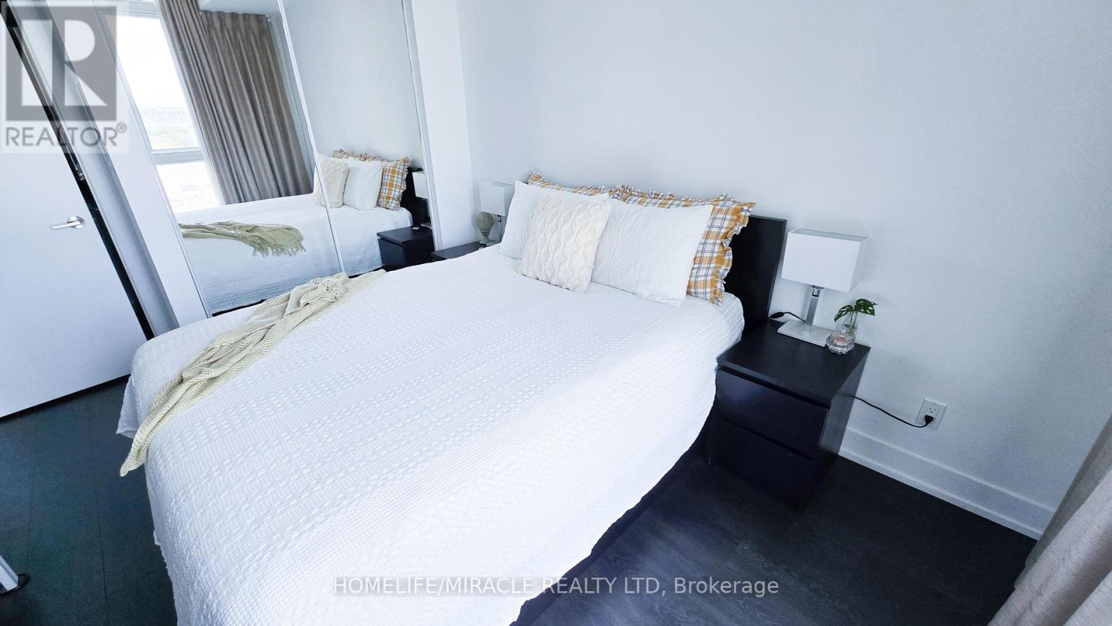 804 - 9471 Yonge Street, Richmond Hill, Ontario  L4C 0Z5 - Photo 27 - N12156326