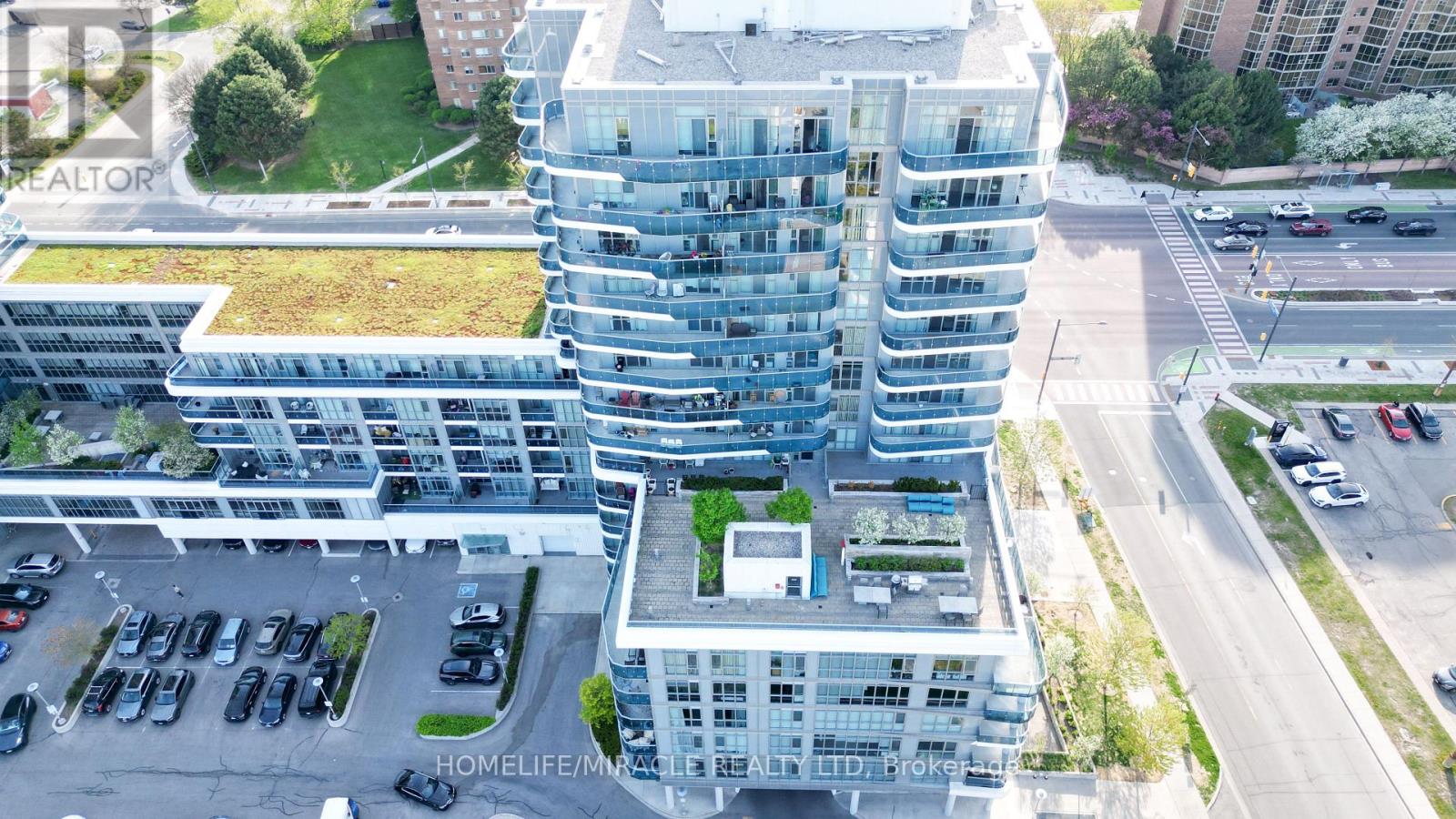804 - 9471 Yonge Street, Richmond Hill, Ontario  L4C 0Z5 - Photo 3 - N12156326