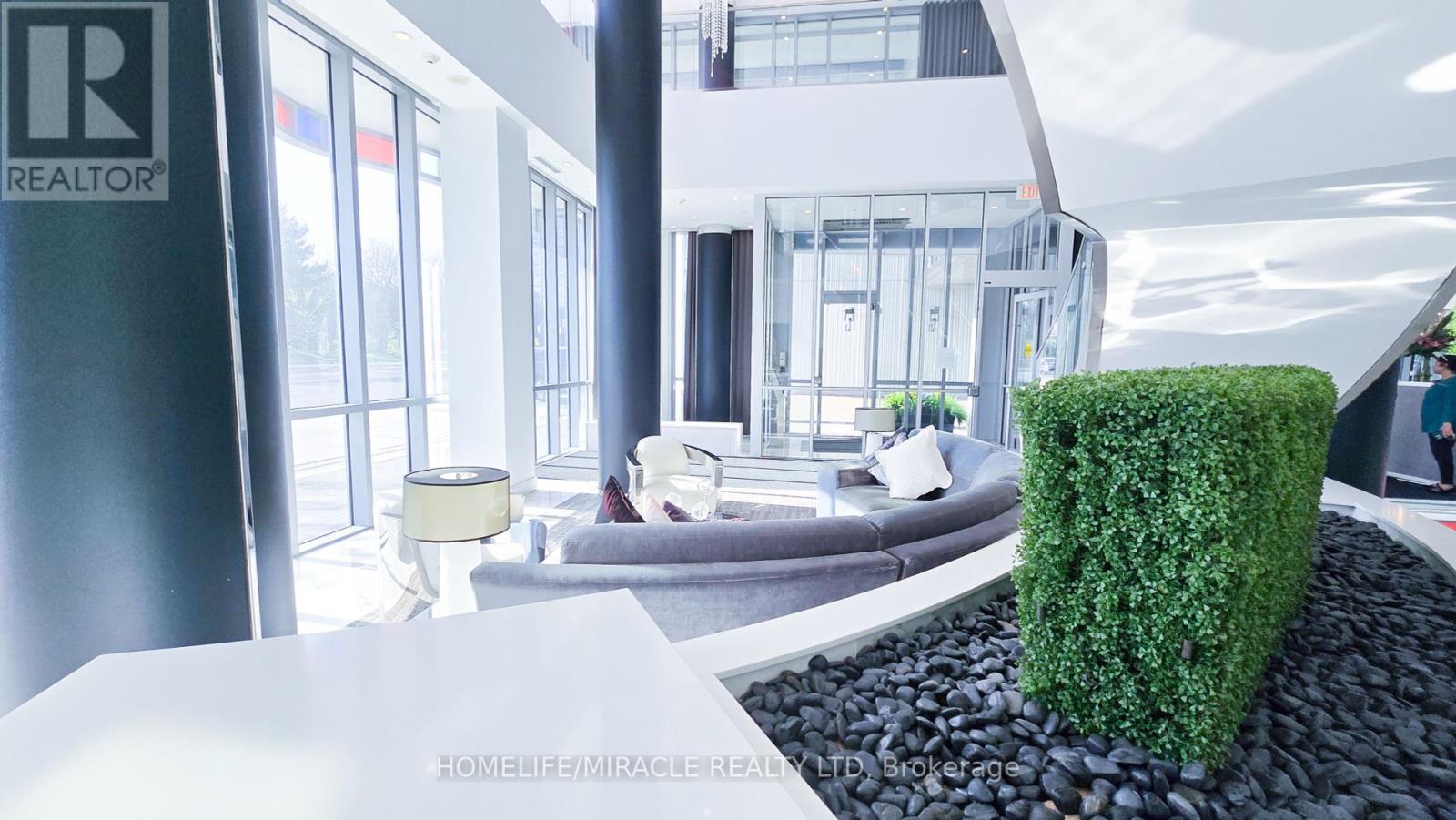 804 - 9471 Yonge Street, Richmond Hill, Ontario  L4C 0Z5 - Photo 6 - N12156326