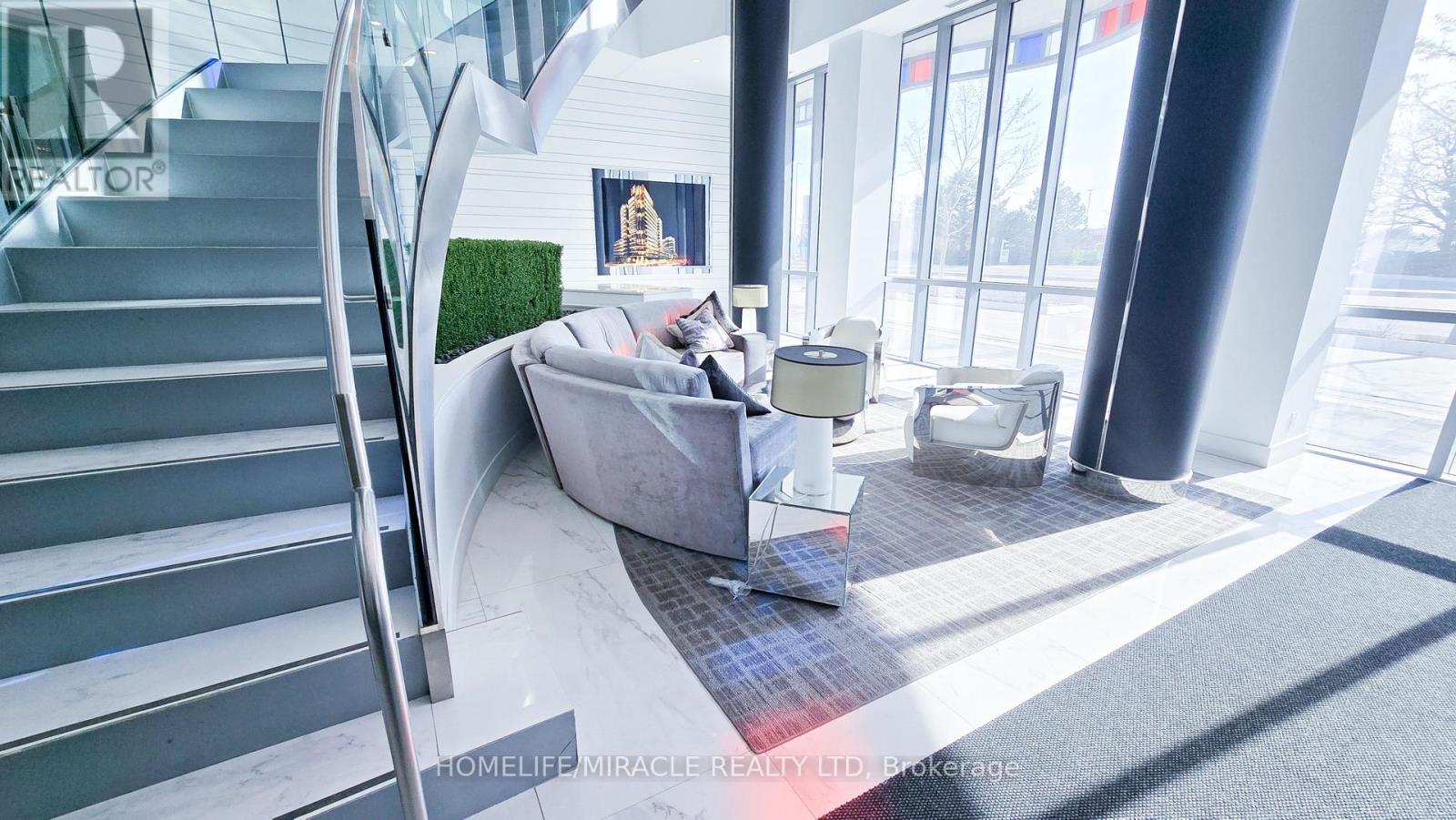 804 - 9471 Yonge Street, Richmond Hill, Ontario  L4C 0Z5 - Photo 7 - N12156326