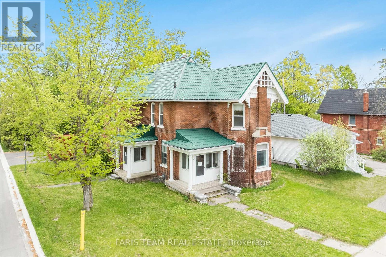 Property at 9 BORLAND STREET E image 3
