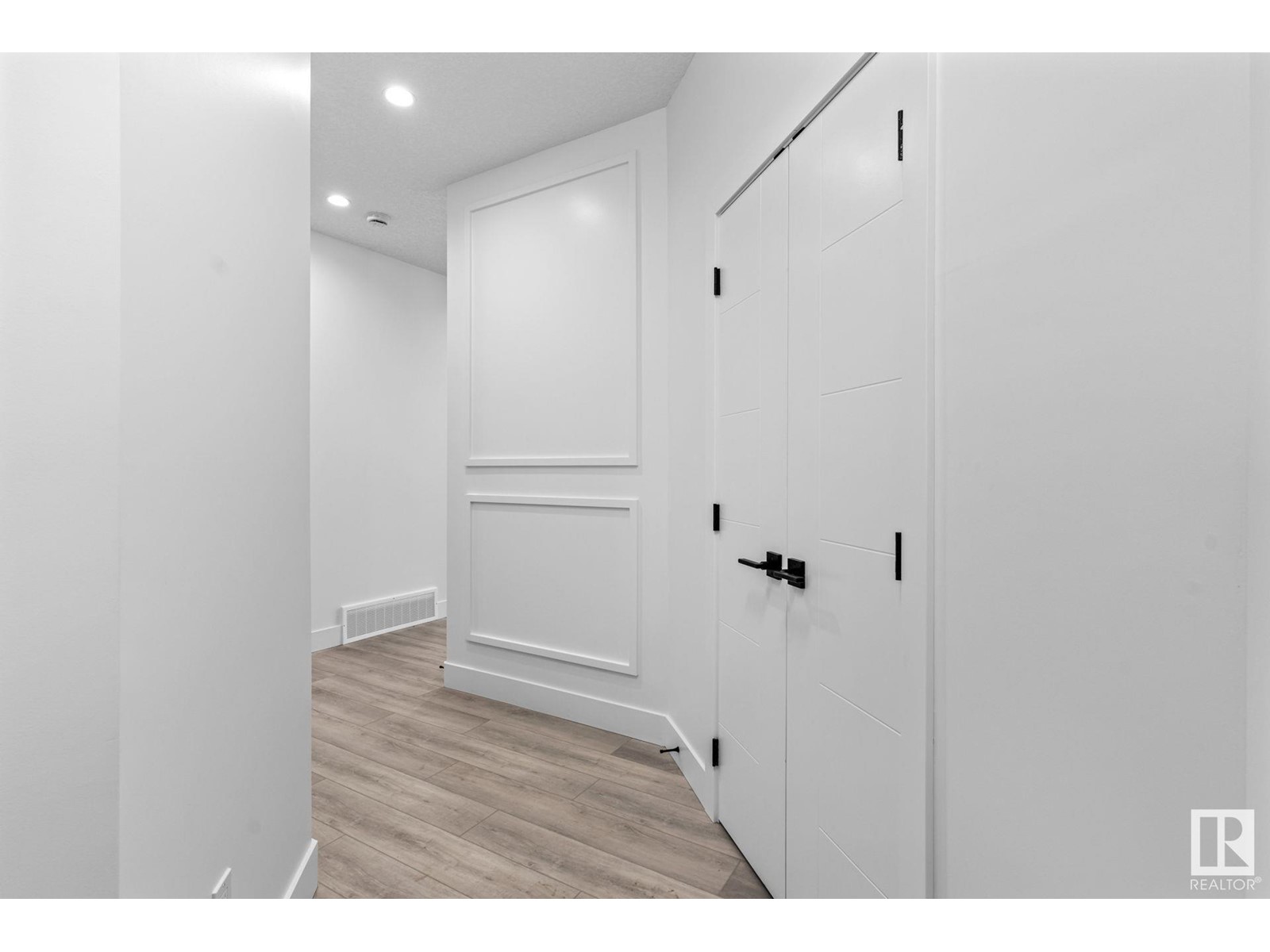 Property at 8724 181 AV NW image 3