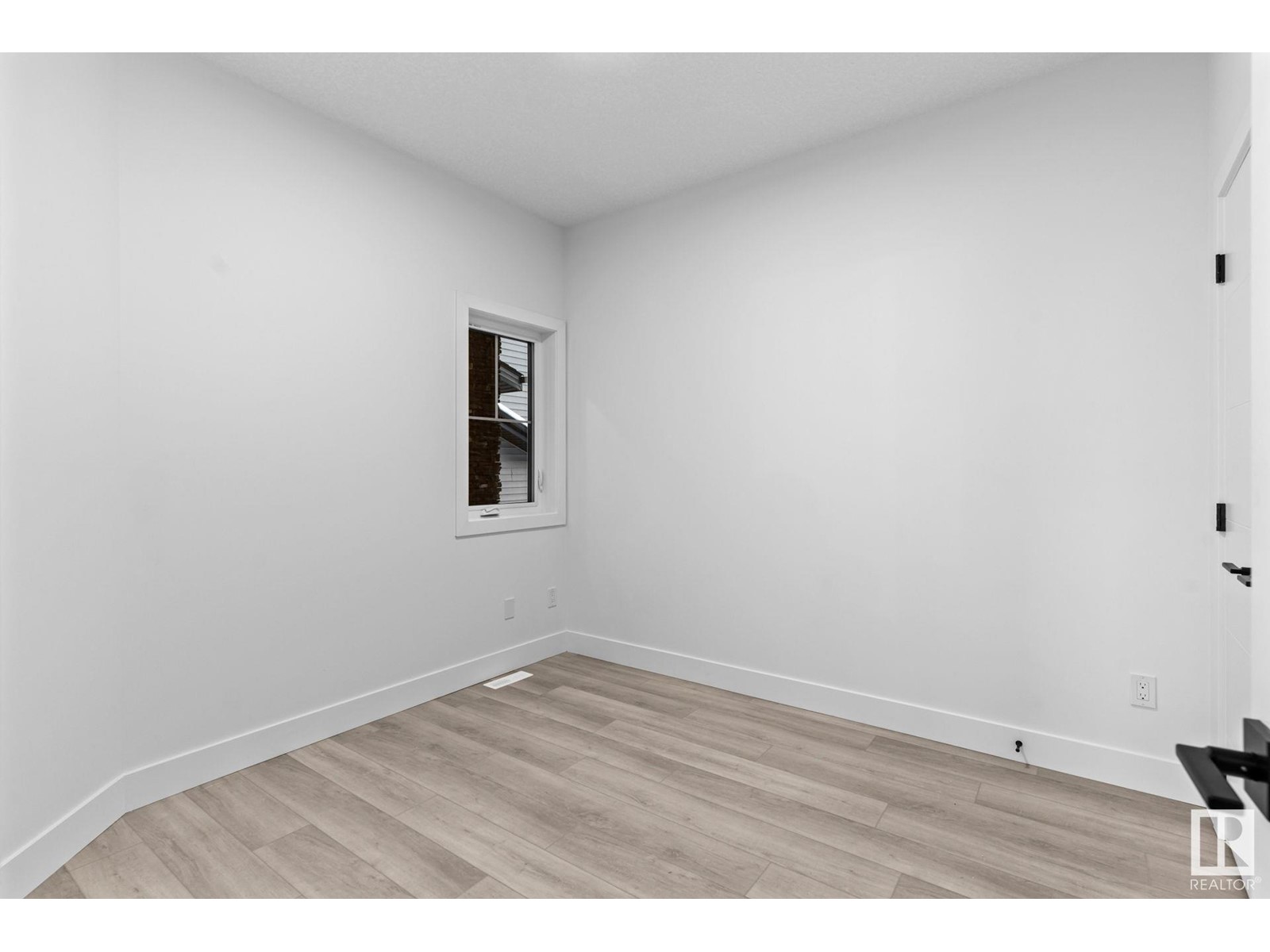 Property at 8724 181 AV NW image 4