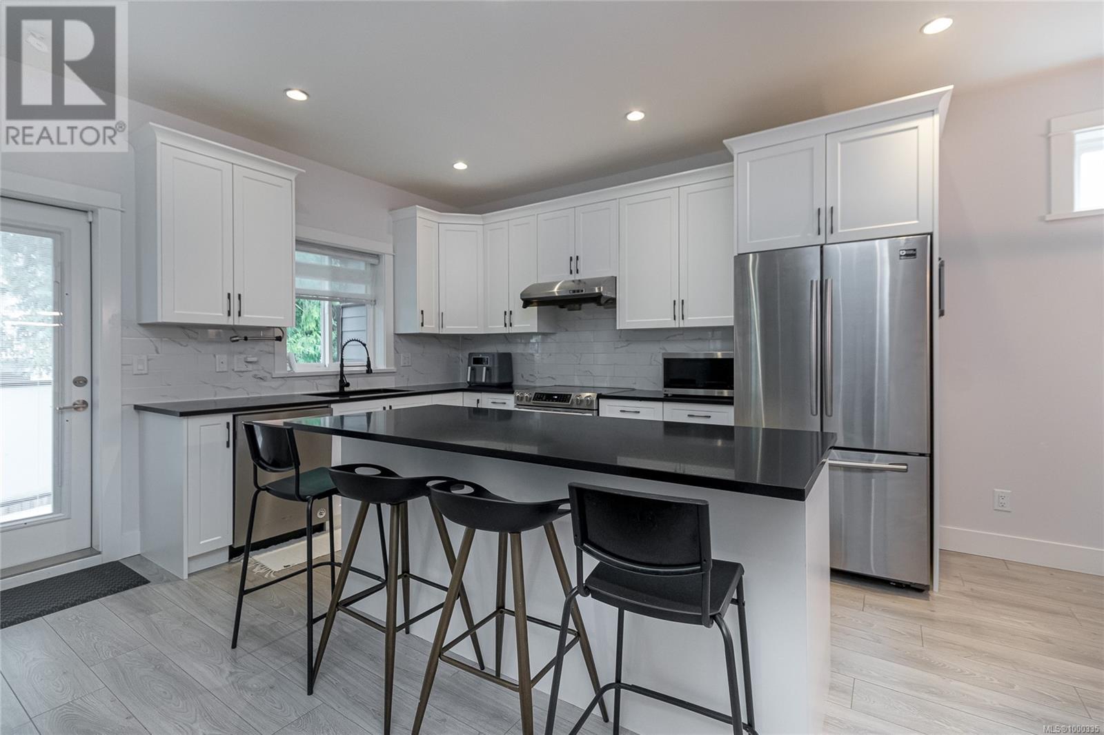 3322 Mesa Pl, Langford, British Columbia  V9C 2P3 - Photo 2 - 1000335