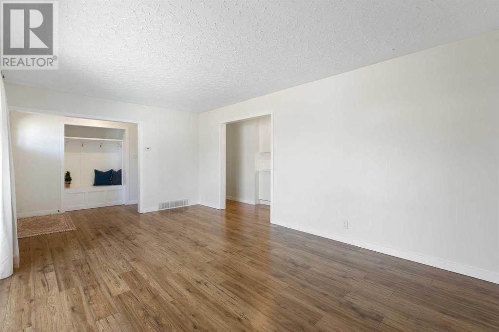 Property at 115 42 Avenue NE image 5