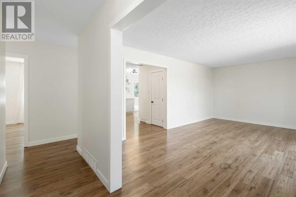 Property at 115 42 Avenue NE image 4