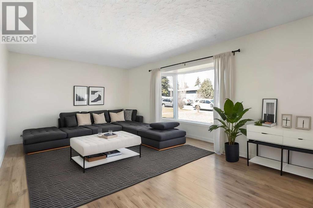 Property at 115 42 Avenue NE image 3