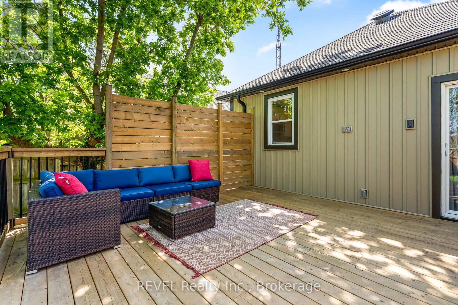 21 Hamilton Street, St. Catharines, Ontario  L2S 1K5 - Photo 12 - X12156364