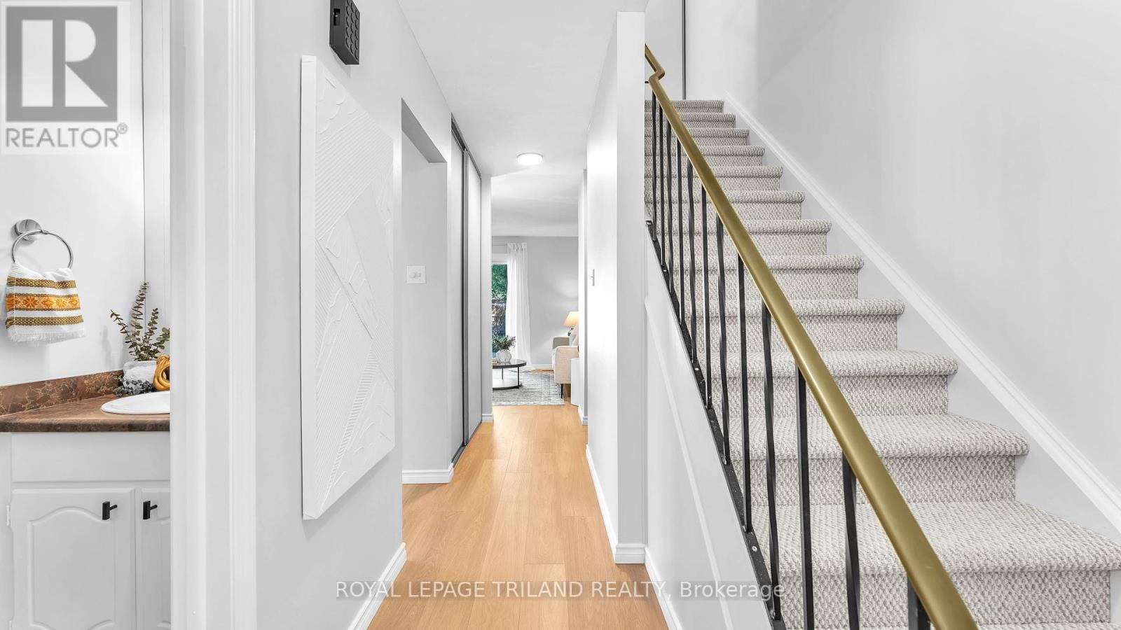 113 Monmore Road, London North, Ontario  N6G 2W7 - Photo 4 - X12143836