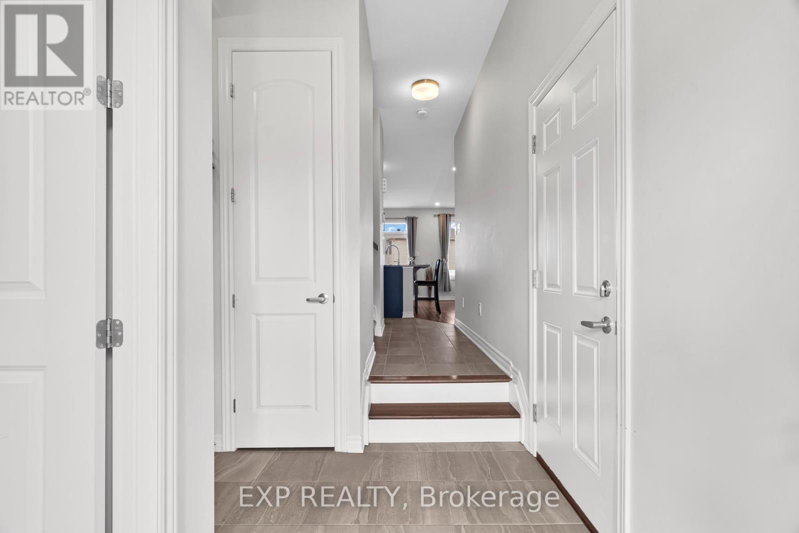 560 Flagstaff Drive, Ottawa, Ontario  K2J 6W1 - Photo 7 - X12131813