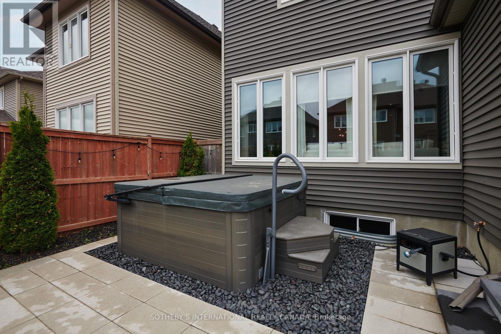 727 Bunchberry Way, Ottawa, Ontario  K1T 3T8 - Photo 30 - X12156339