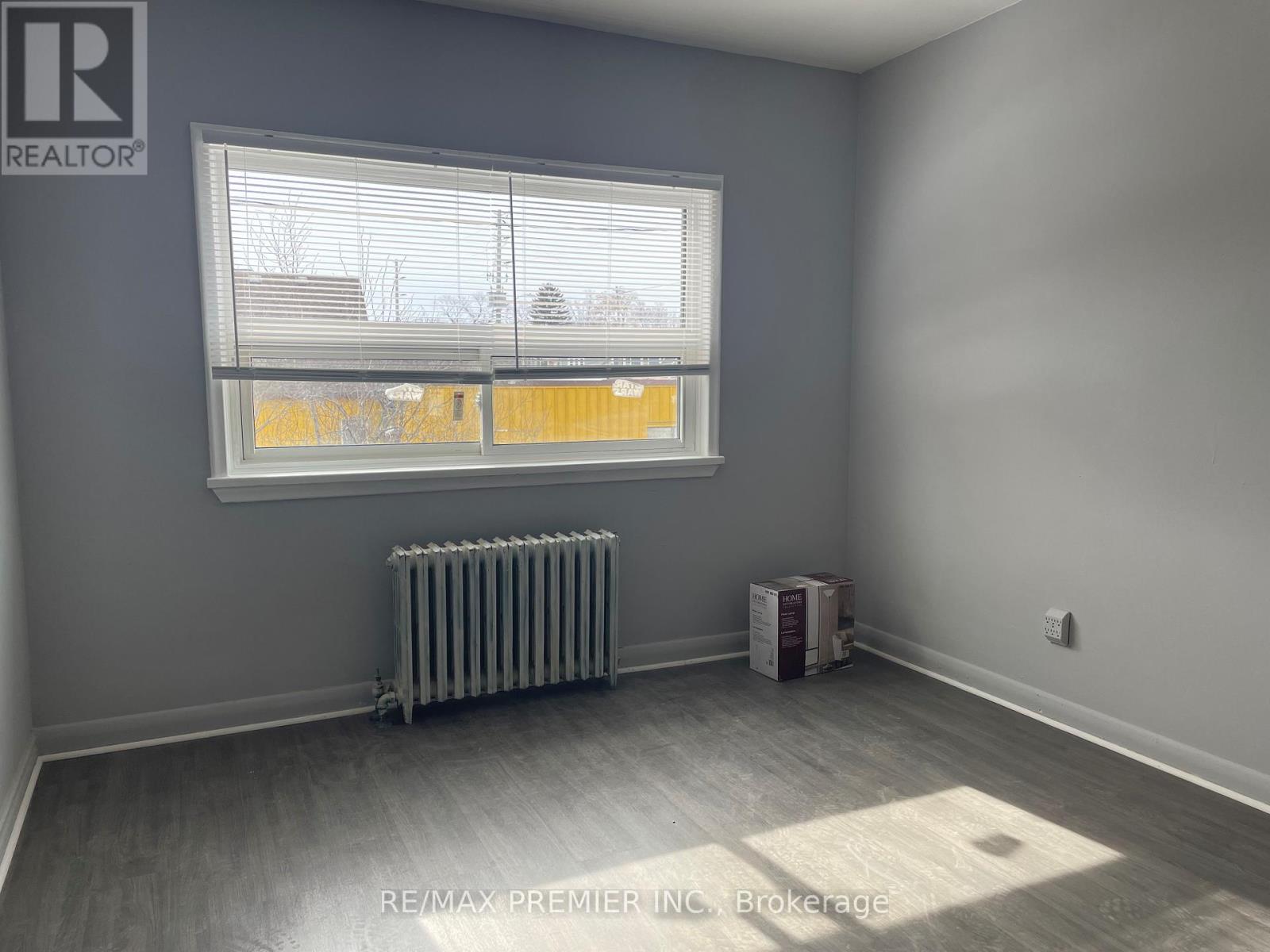 144 Lake Street, St. Catharines, Ontario  L2R 5Y3 - Photo 7 - X12100936